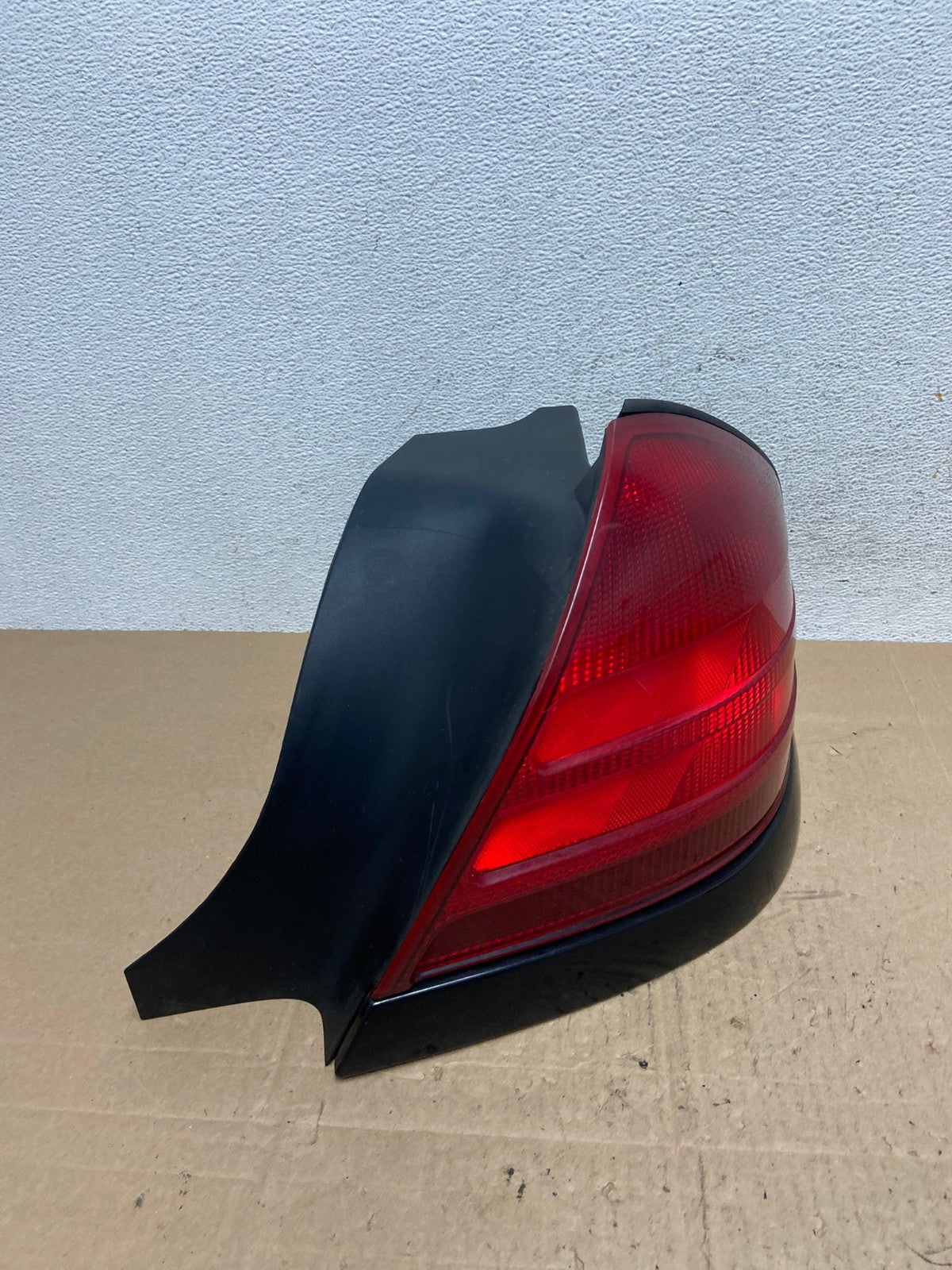 2003-2011 Ford Crown Victoria Right Passenger Rh Side Tail Light AE6112 LK2