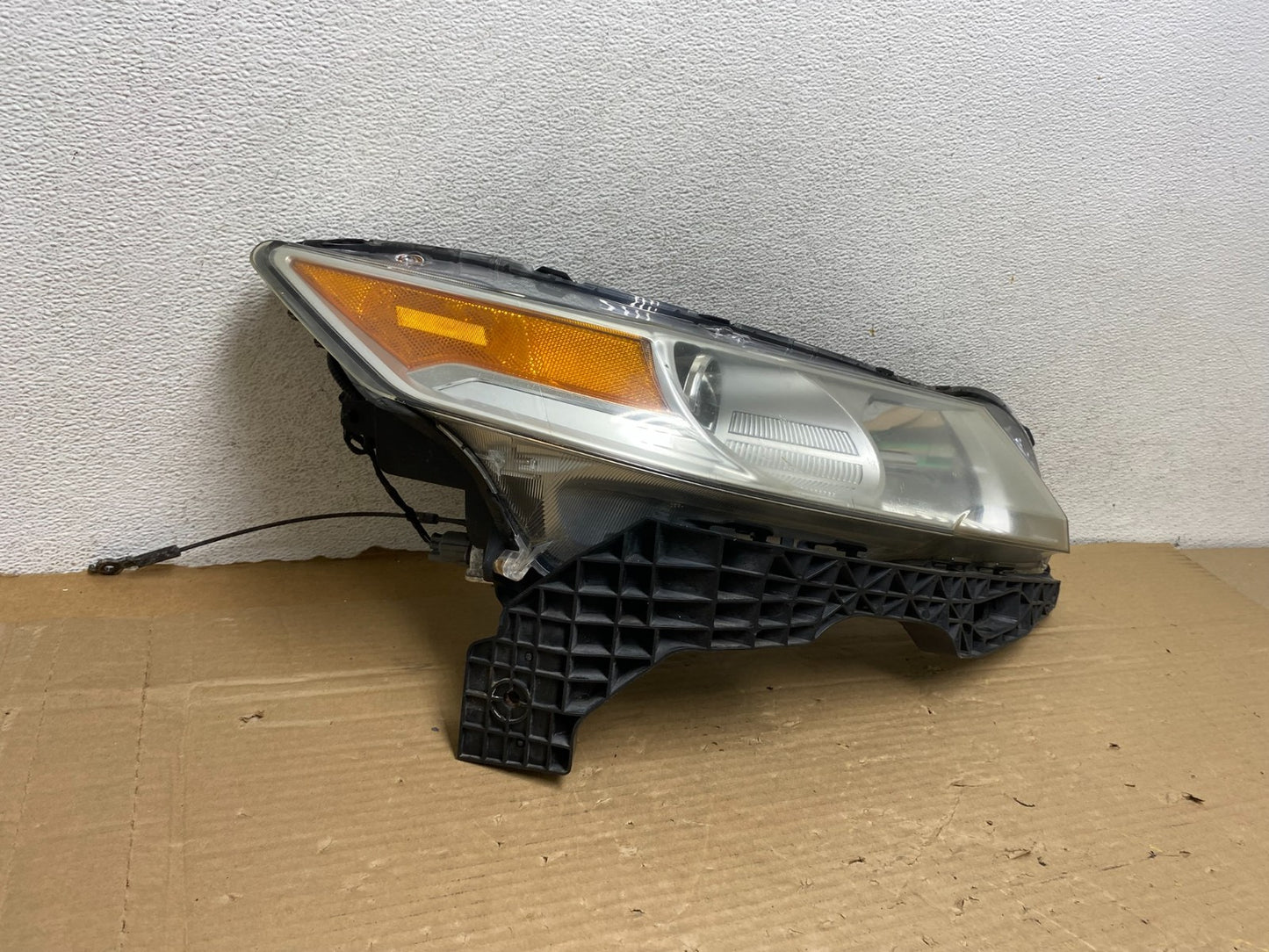 2009 to 2011 Acura TL Headlight Right Passenger Side Xenon HID AG8216 DW1