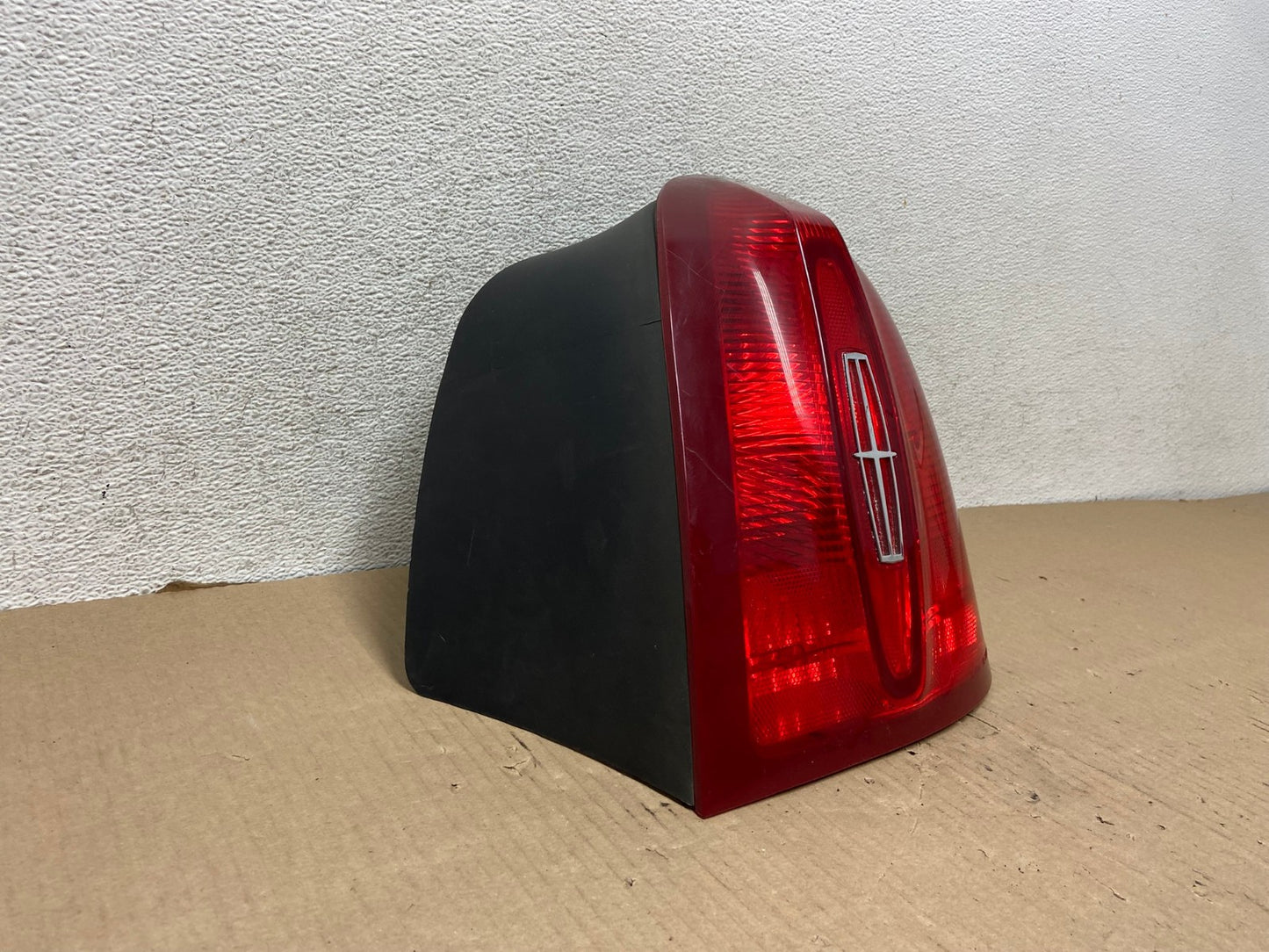 1998 to 2002 Lincoln Town Car Right Passenger RH Tail Light AG7958 LK1