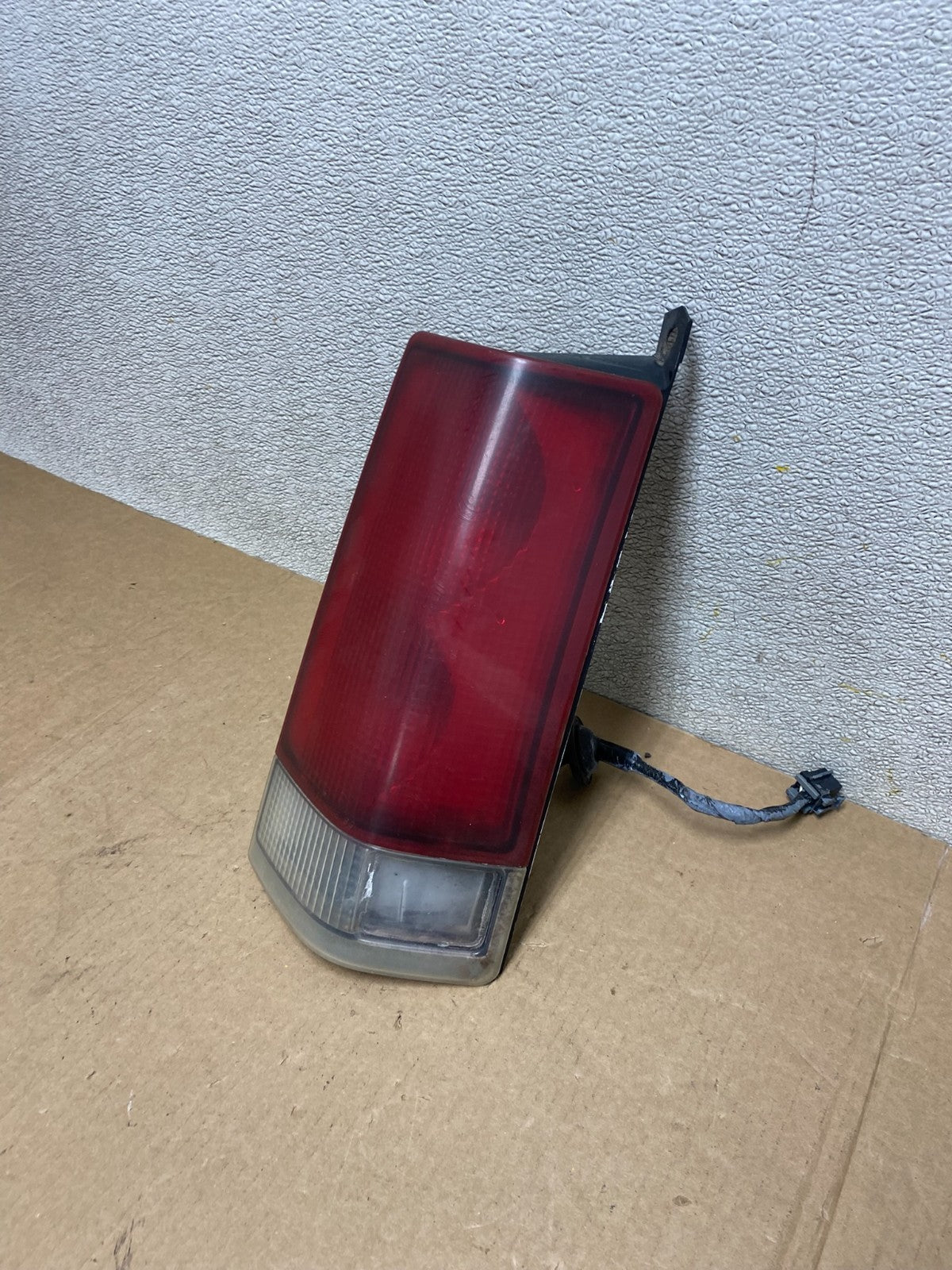 2001 2002 Chevrolet Express 1500 2500 3500 Right Passenger Tail Light W8457 DW1