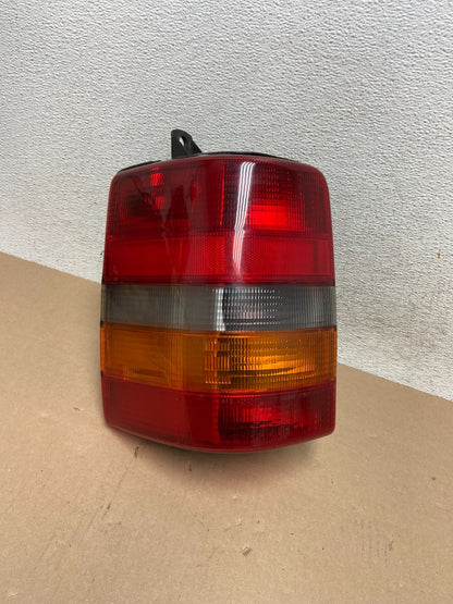 1993-1998 Jeep Grand Cherokee ZJ Left Driver Side Tail Light AG5725 DW0