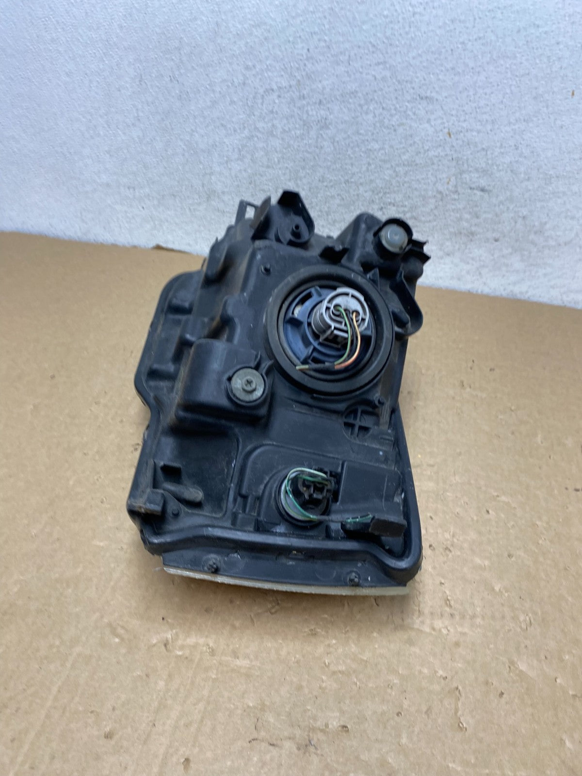 2004 - 2011 Mitsubishi Endeavor Headlight Right Passenger Rh Side AF7916 DW10