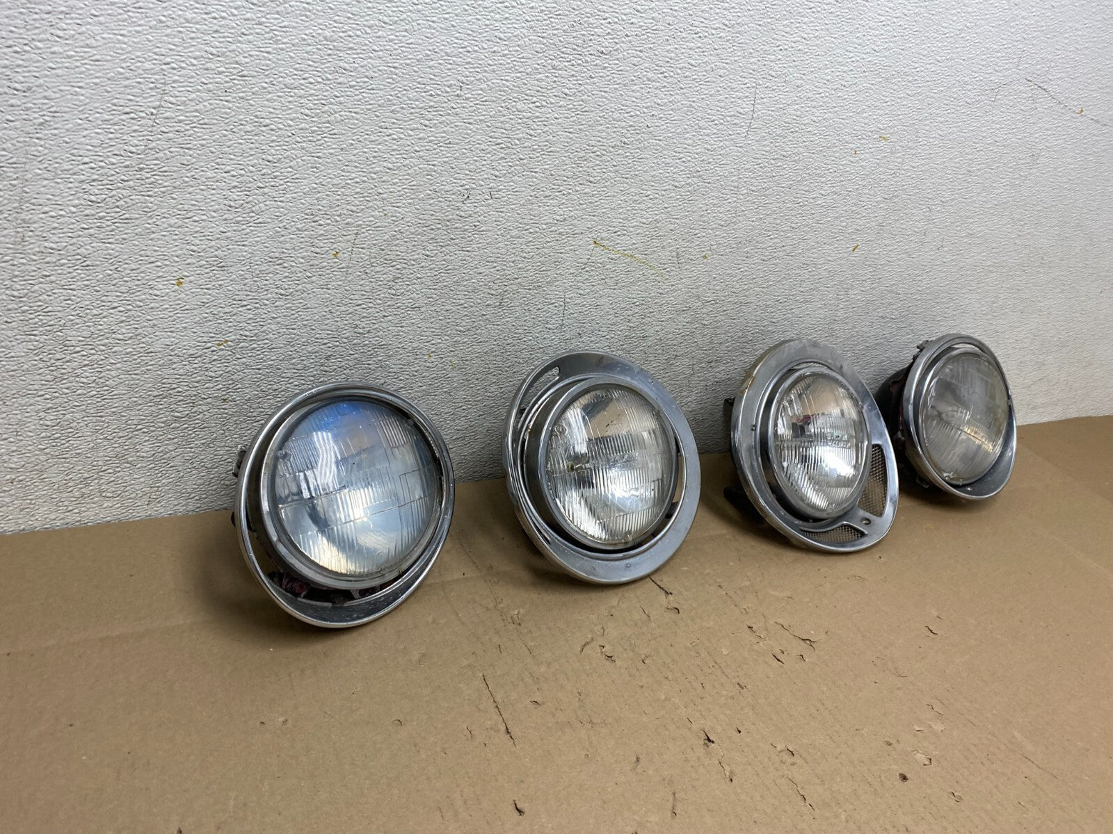 1975 to 1979 Jaguar XJ12 Right+Left Side Headlights J87472