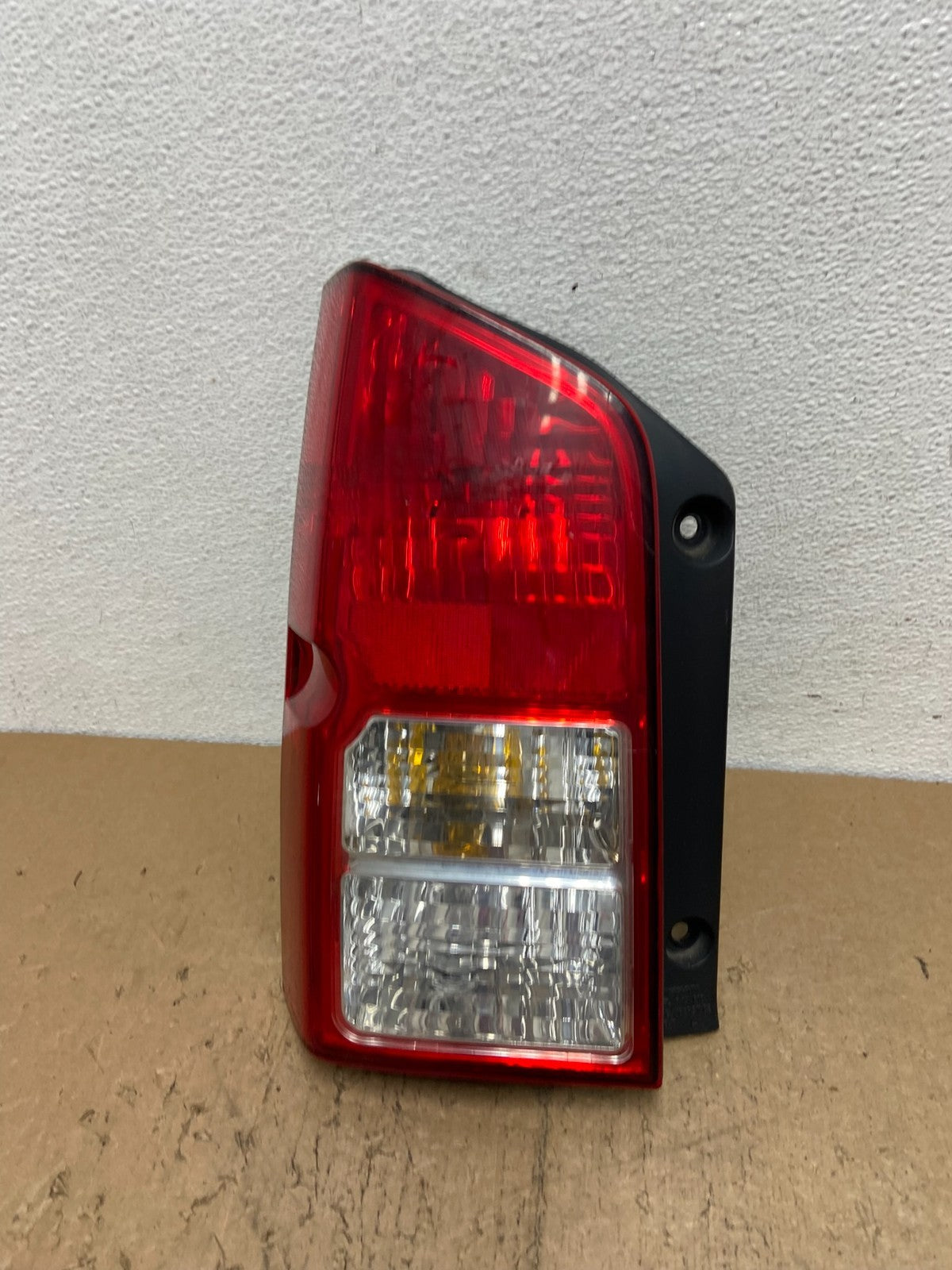 2005 to 2012 Nissan Pathfinder Tail light Left Driver Lh Side AC7406 DW0