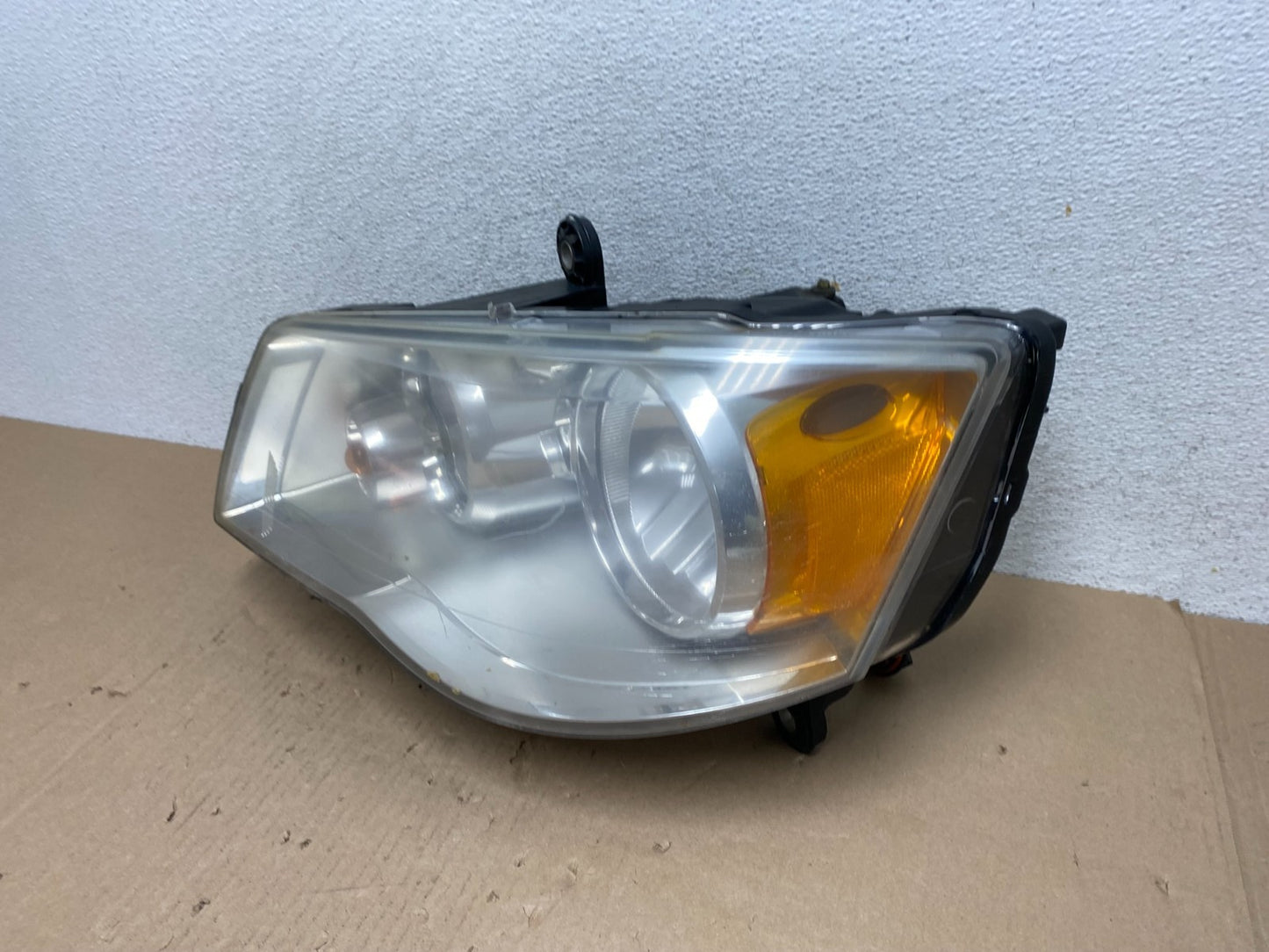 2008 to 2016 Chrysler Town and Country Left Driver Lh Side Headlight AG6689 DW1