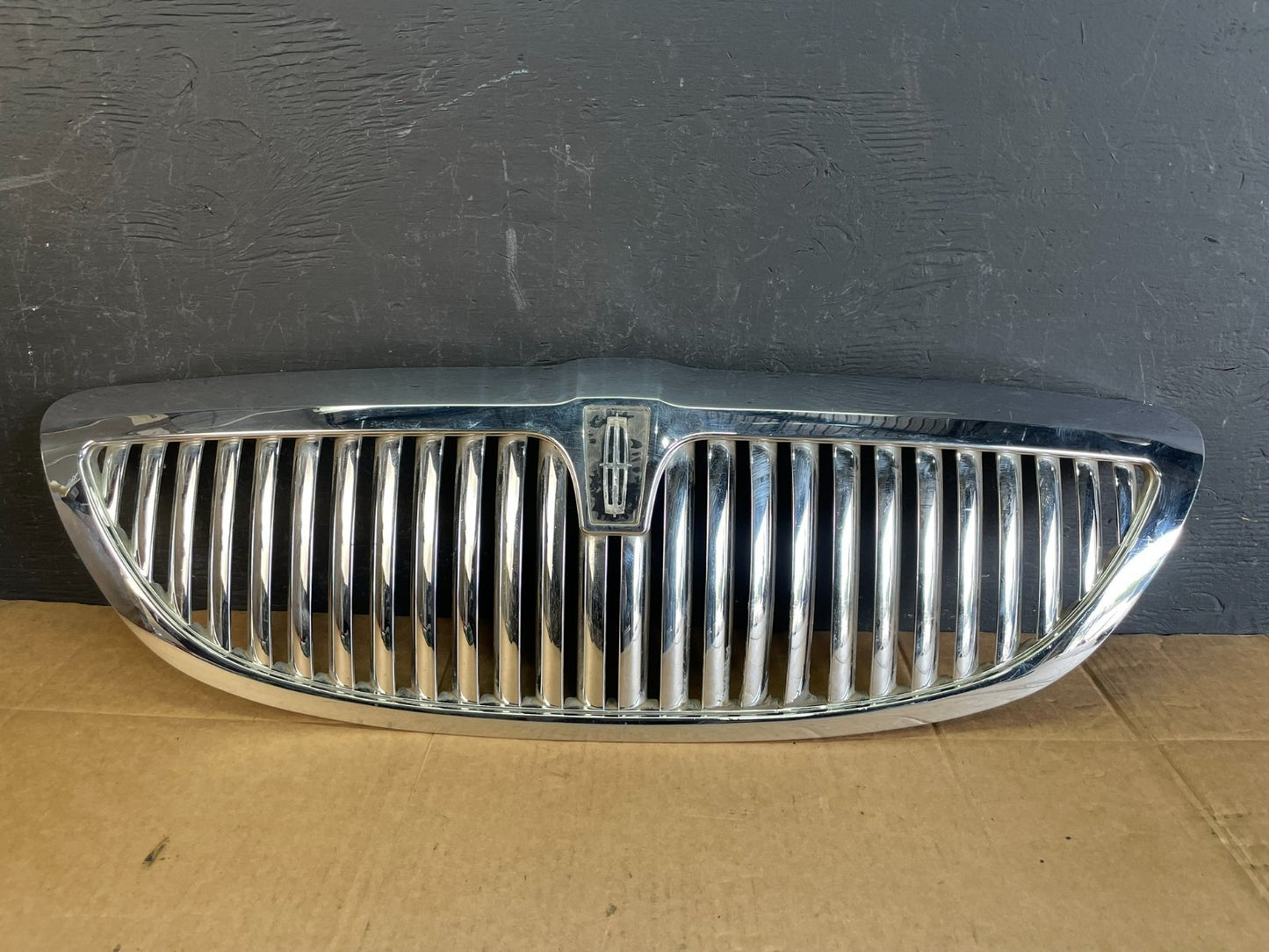 2003 to 2011 Lincoln Town Car Front Upper Grille Grill Chrome W/Emblem AC5047 DG0