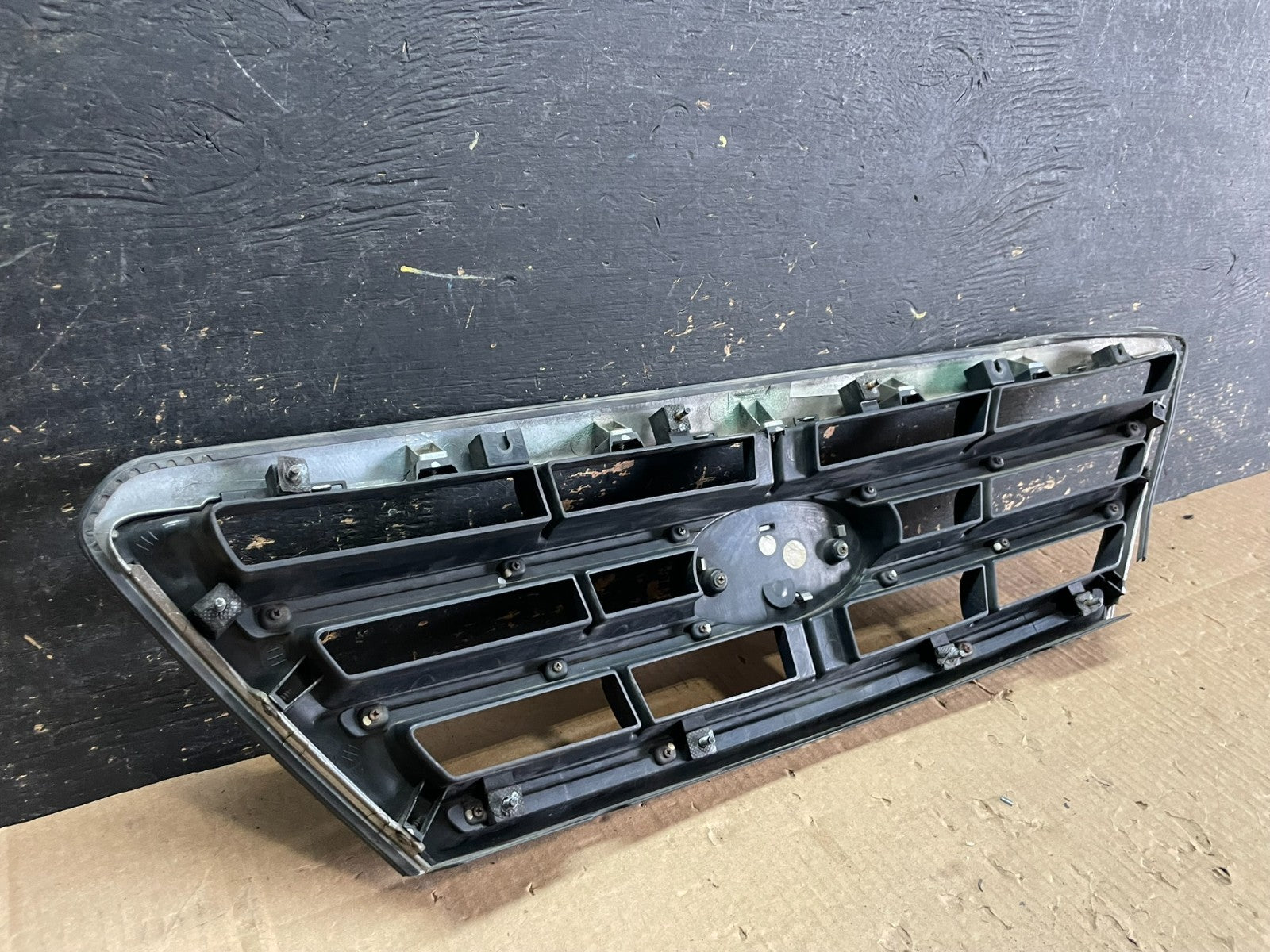 2007 to 2008 Kia Sorento Front Upper Grill Grille AB3219 DG8