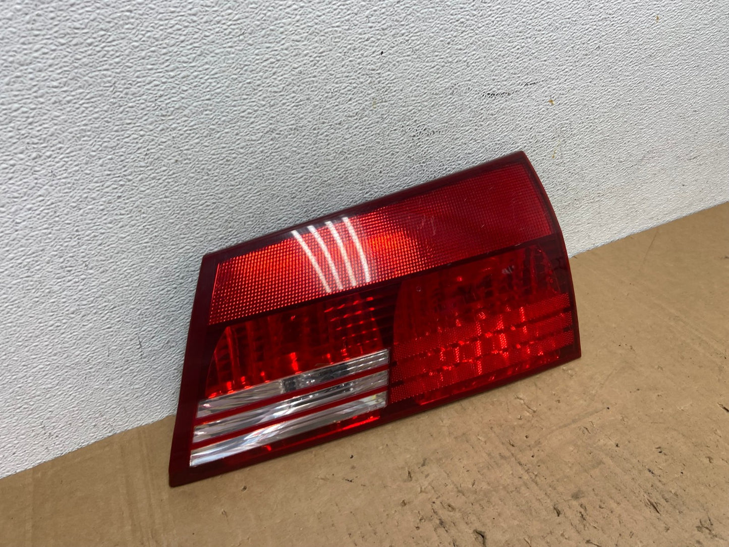 2004-2005 Toyota Sienna Right Passenger RH Side Inner Tail Light AD3207 LK2