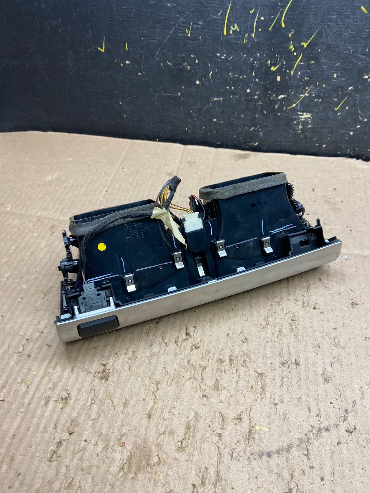 2007 to 2013 BMW X5 X6 Center Console Dash Air Vent OEM Y7916 DG4