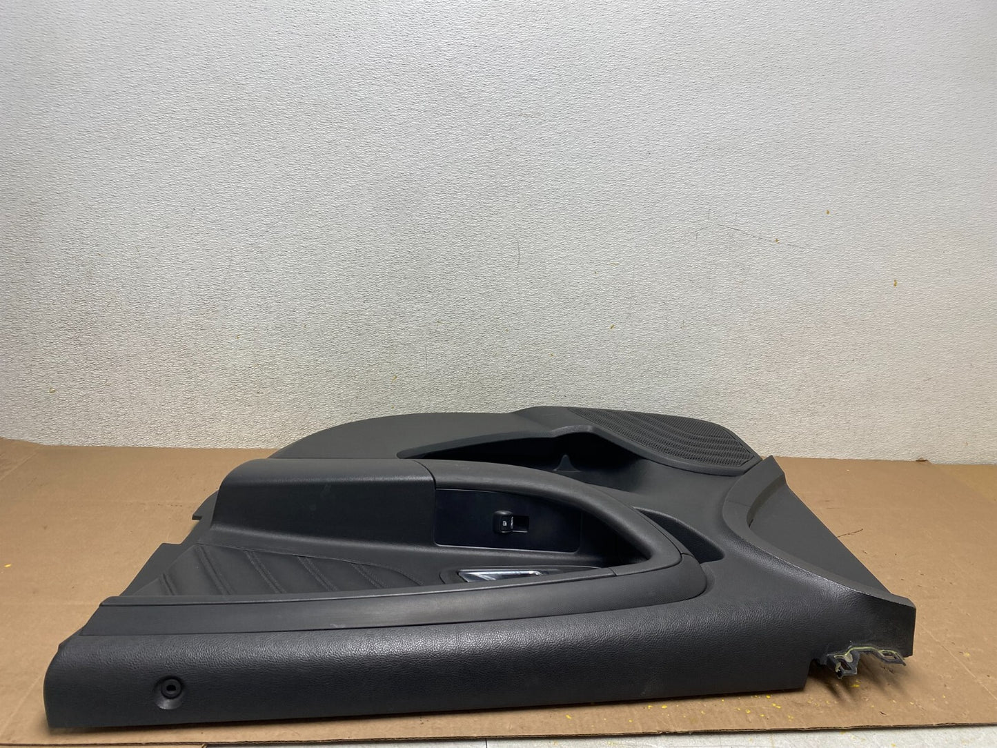 2013 to 2019 Ford Taurus Front Right Side Interior Door Panel M4046 DG5