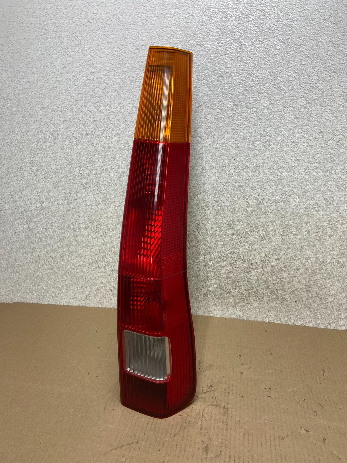 2002 - 2004 Honda Crv Cr-v Right Passenger Rh Side Tail Light AG5912 DW0