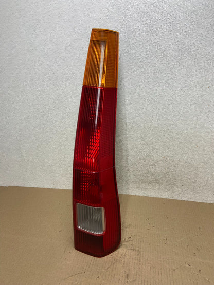 2002 - 2004 Honda Crv Cr-v Right Passenger Rh Side Tail Light AG5912 DW0