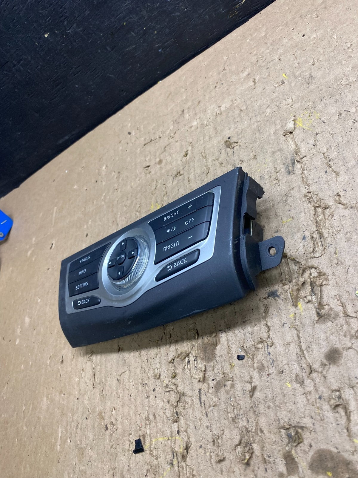 2009-2014 Nissan Murano AM FM Radio CD Control Panel T8516 DG2