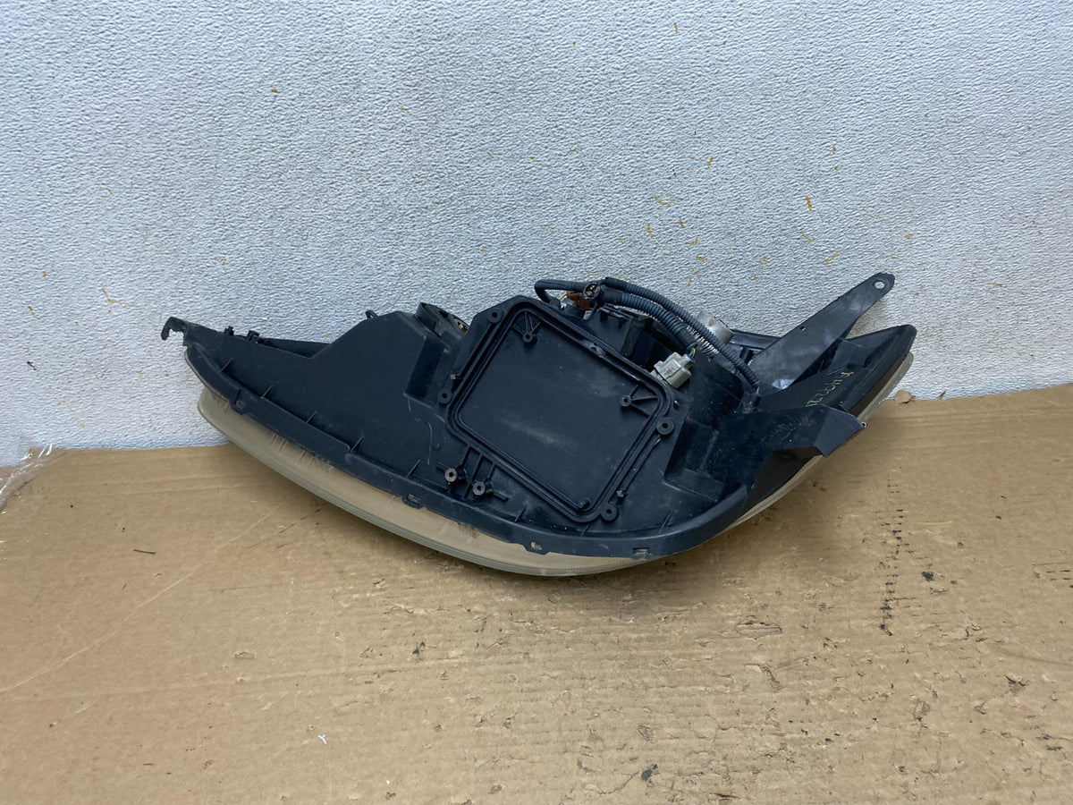 2004-2005 Toyota Sienna Right Passenger Halogen Headlight AH9224 DW7