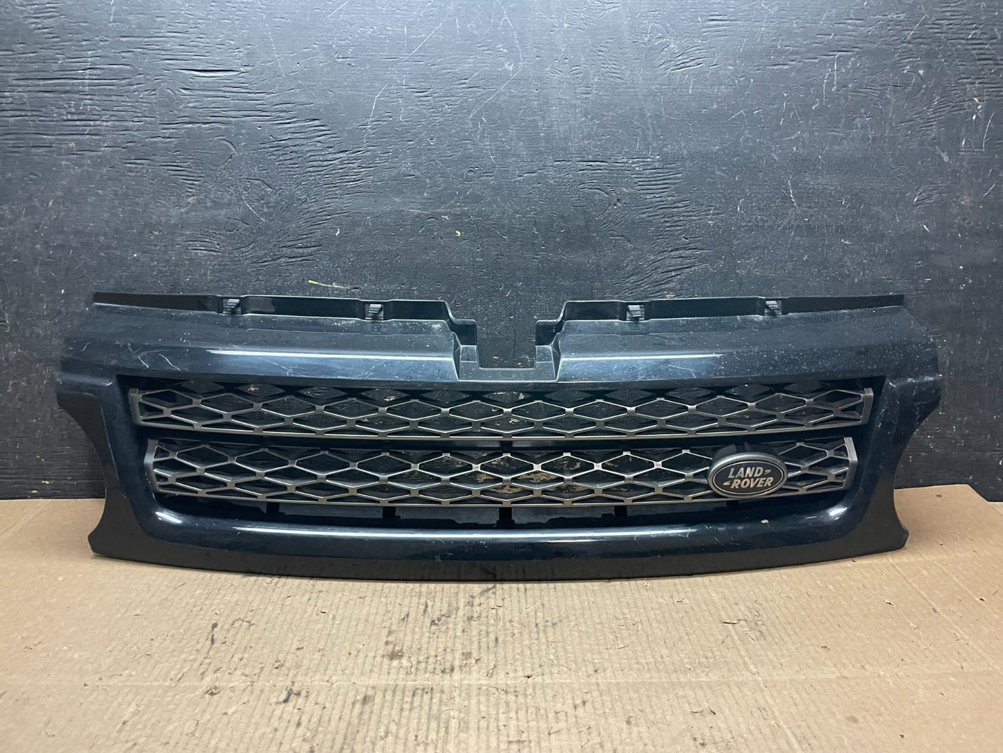 2010 to 2013 Land Rover Discovery  Front Upper Grill Grille X9824 DG0