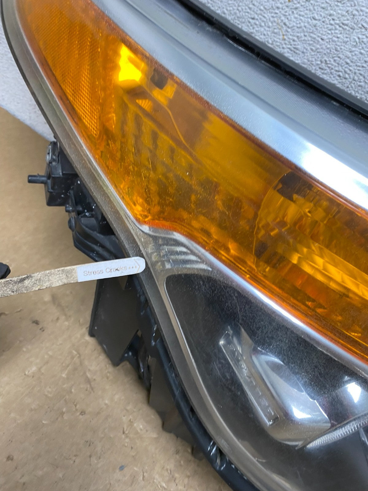 2011 to 2015 Ford Explorer Right Passenger Xenon Headlight AI3606 DW4