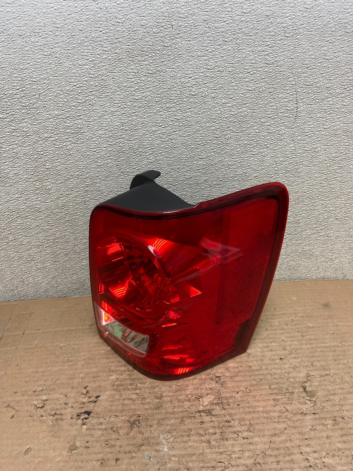2008 2011 Mazda Tribute Right Passenger Rh Side Tail Light AA9549 DG0