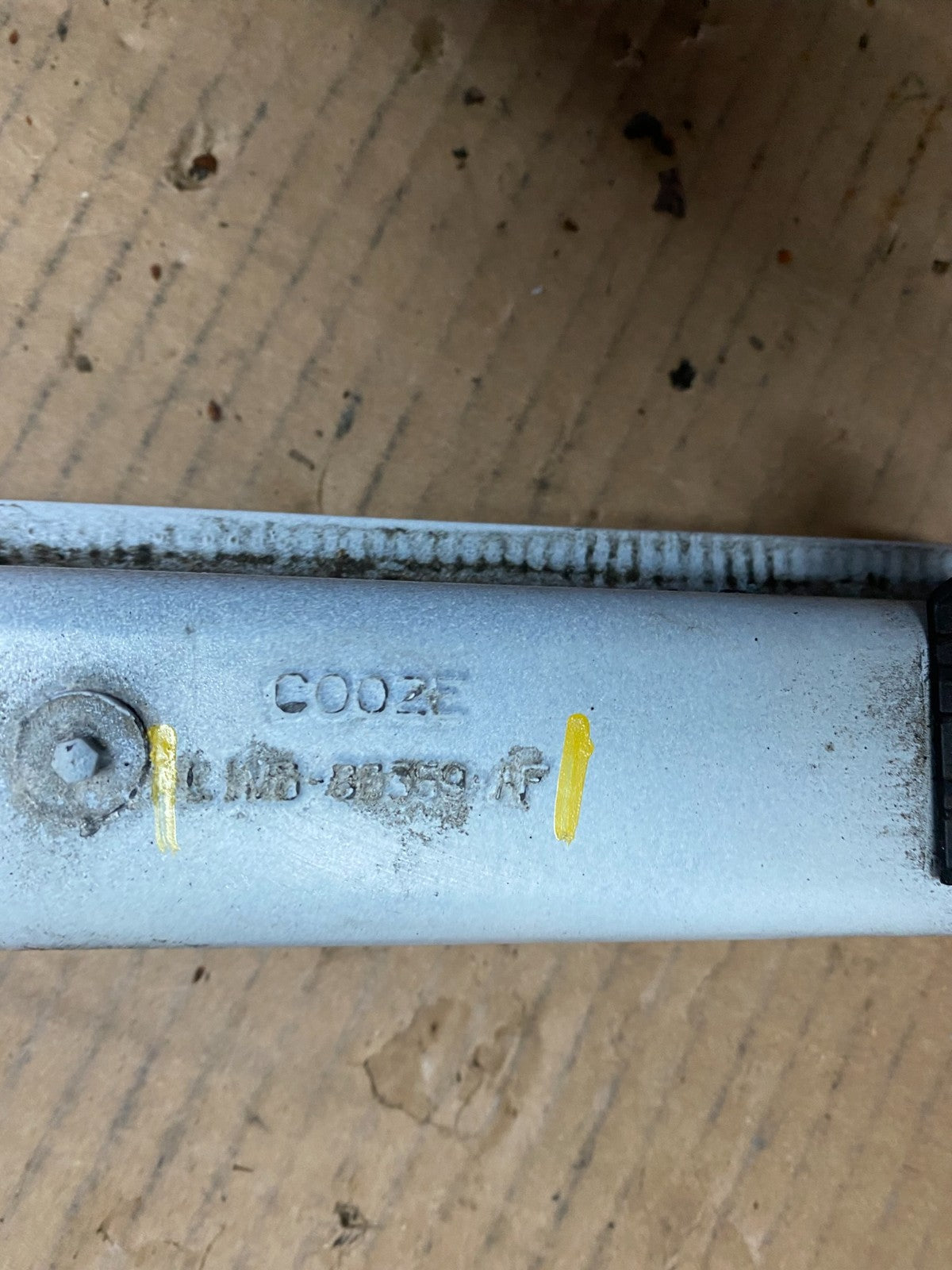 2020 to 2023 Ford Explorer Right RH Upper Tic Bar Oem W6007 DG7