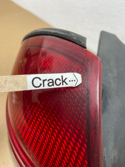 1998-2003 Ford Crown Victoria Left Driver Lh Side Tail Light Oem AC1122 DW3