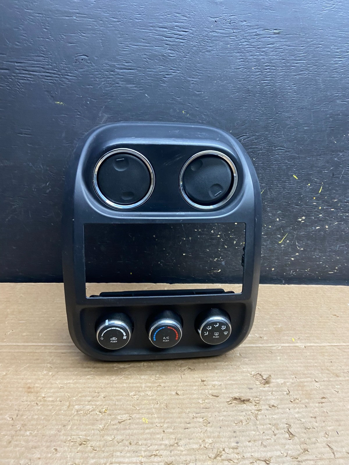 2011 to 2017 Jeep Compass Dash Climate Temperature Control Radio Bezel W3148 DG0