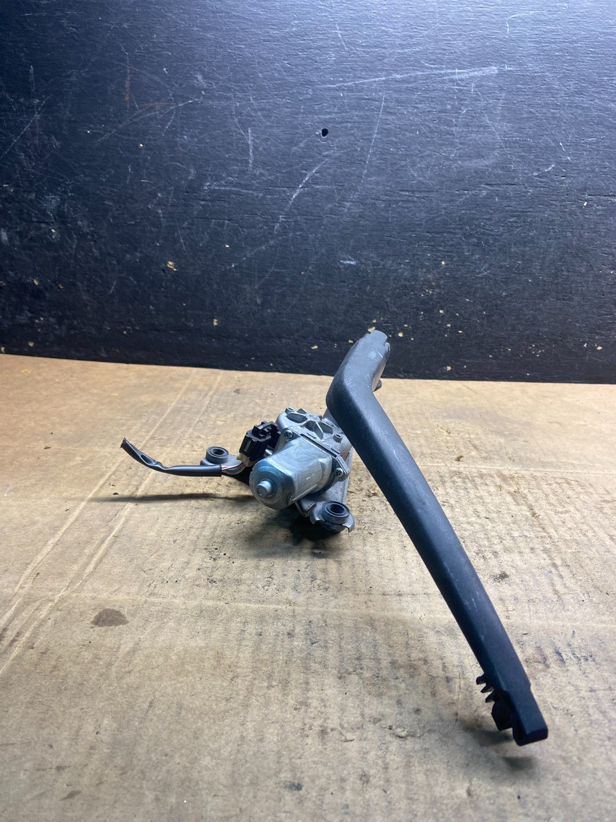 2008 to 2015 Scion xB Rear Wiper Motor OEM Y3735 DG2