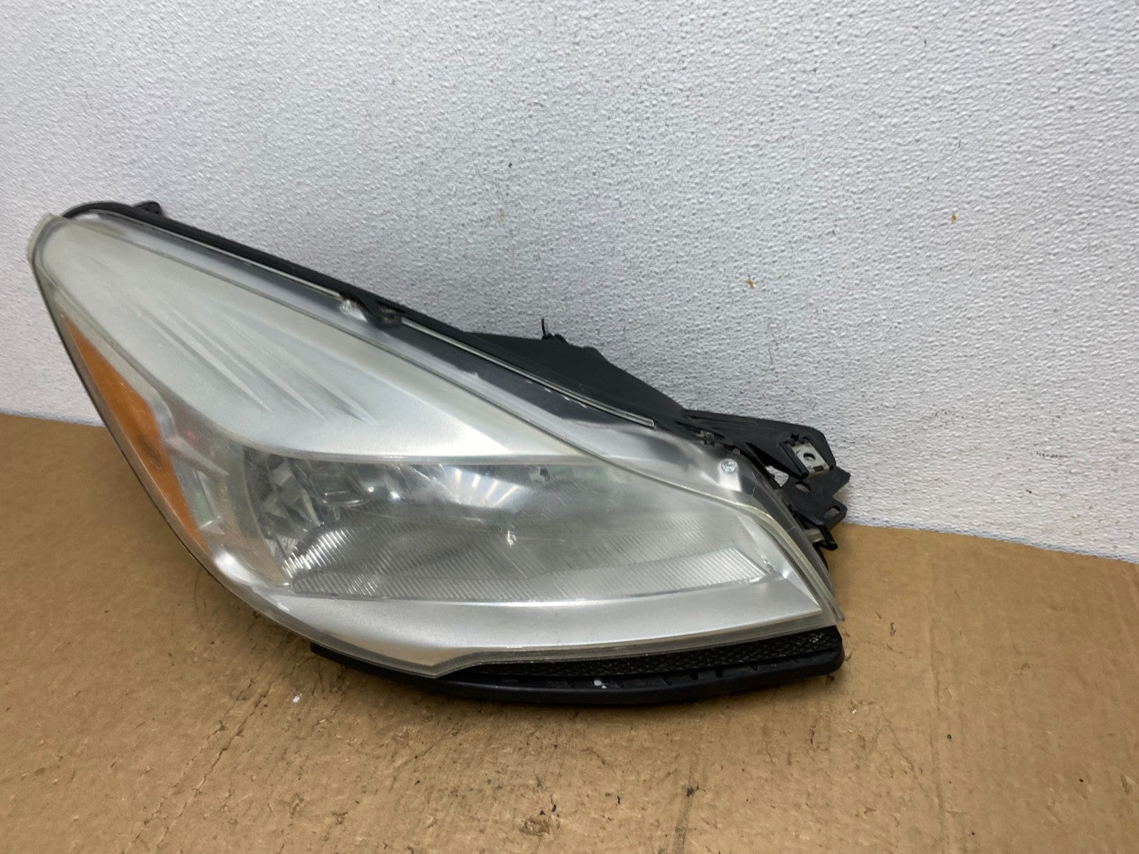 2013 - 2016 Ford Escape Headlight Right Passenger RH Side Halogen AD0547 DW1
