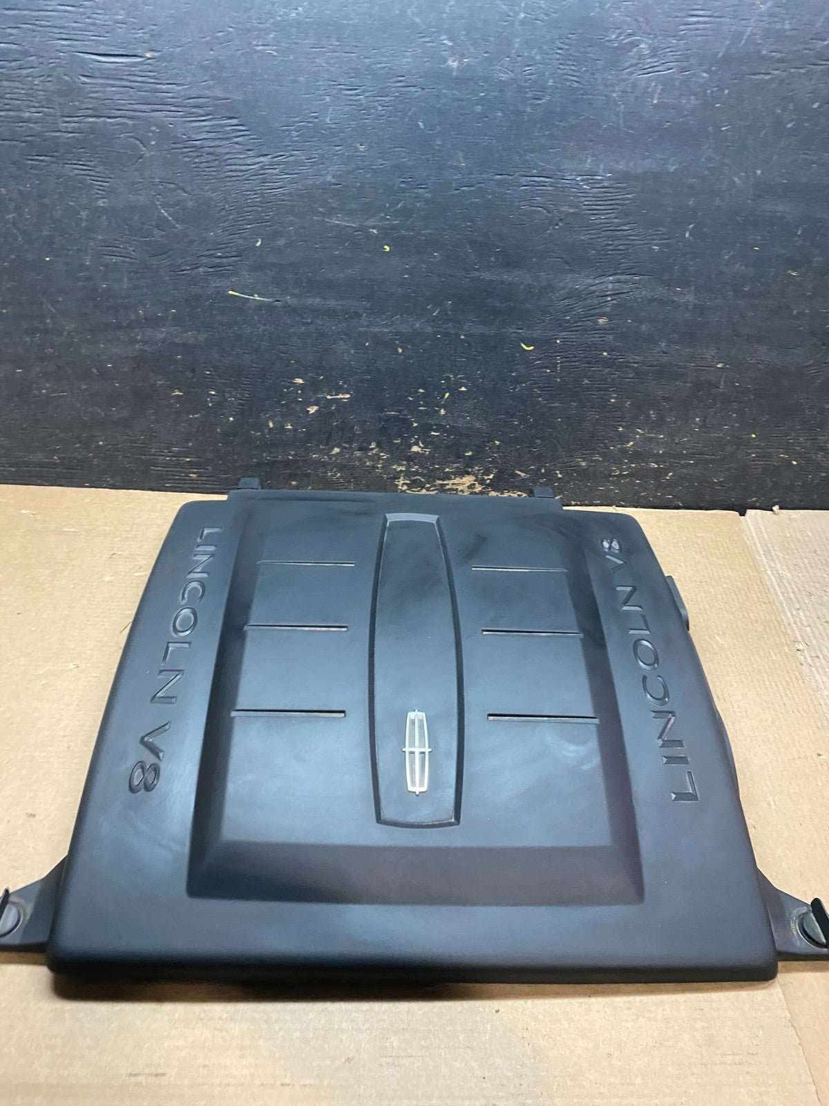 2005 to 2006 Lincoln Navigator 5.4L V8 Engine Motor Cover V7069 DG0