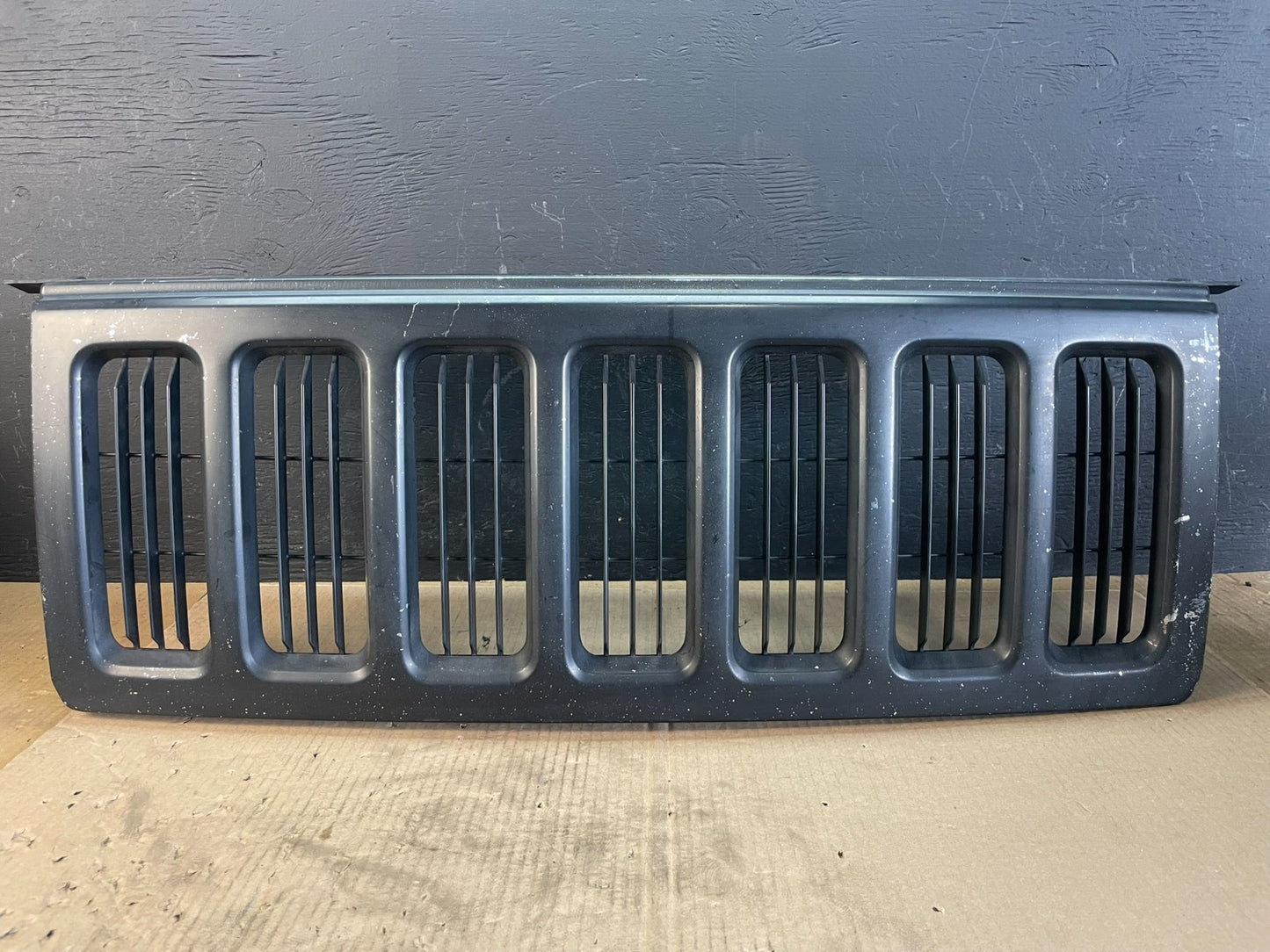 2006 to 2010 Jeep Commander Front Upper Grill Grille OEM AA7986 DG0