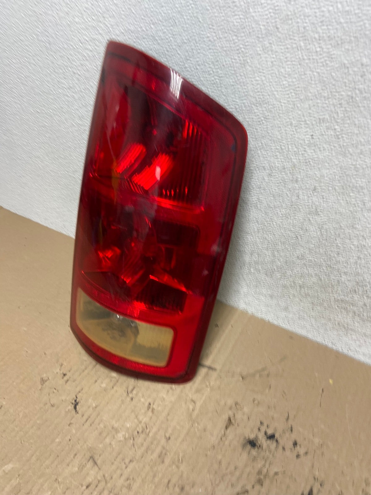 2002 to 2006 Dodge Ram 1500 Right passenger Rh side Tail Light AF5979 LK1