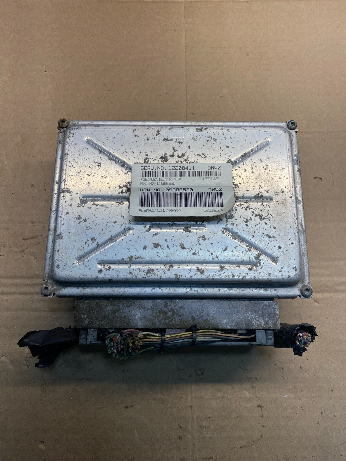2001-2002 Silverado Tahoe Engine Computer Module 12200411 ECM ECU AE9907 DW0