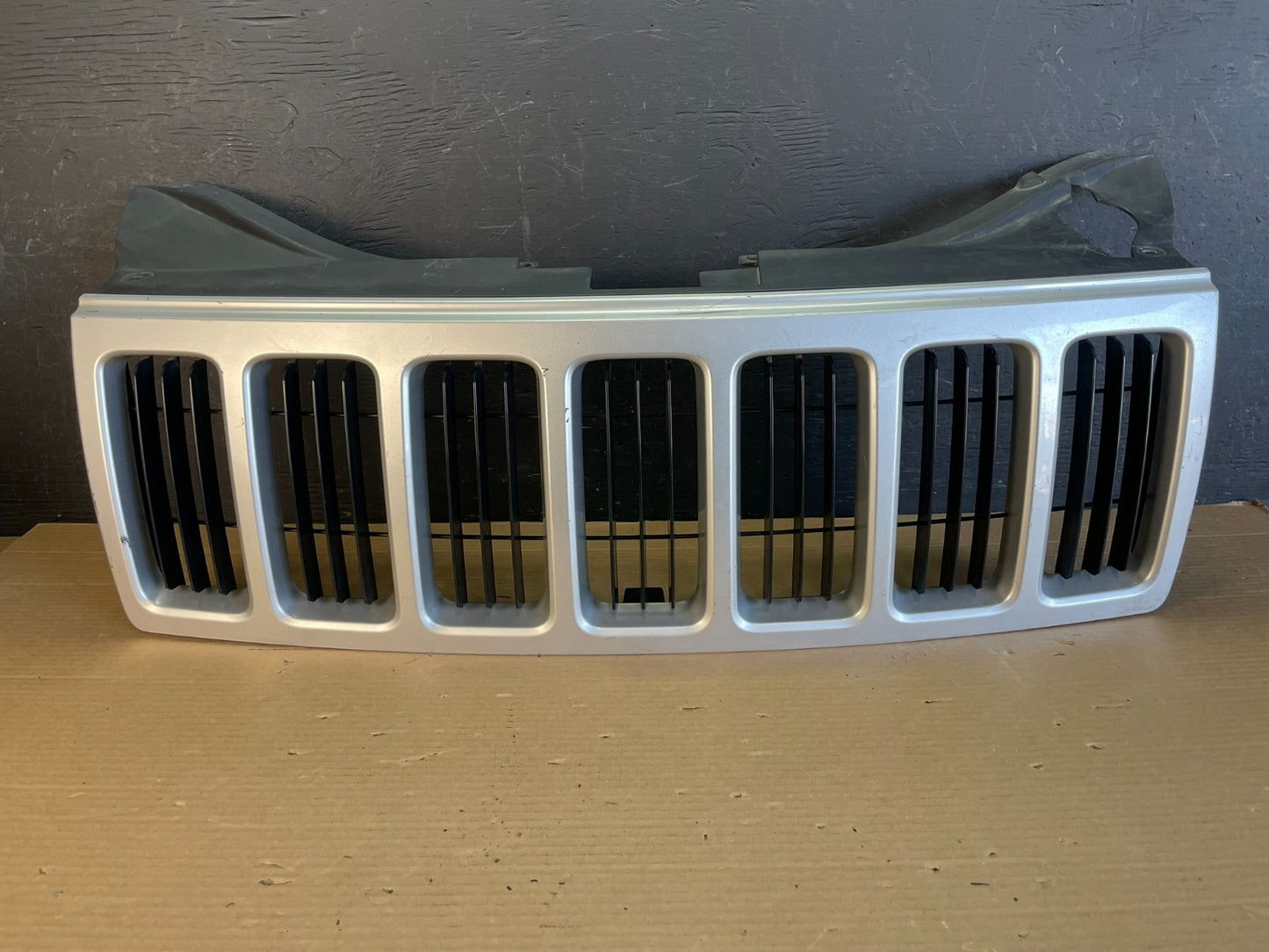 2008 2009 2010 Jeep Grand Cherokee Front Upper Grill Grille AE8685 DG0