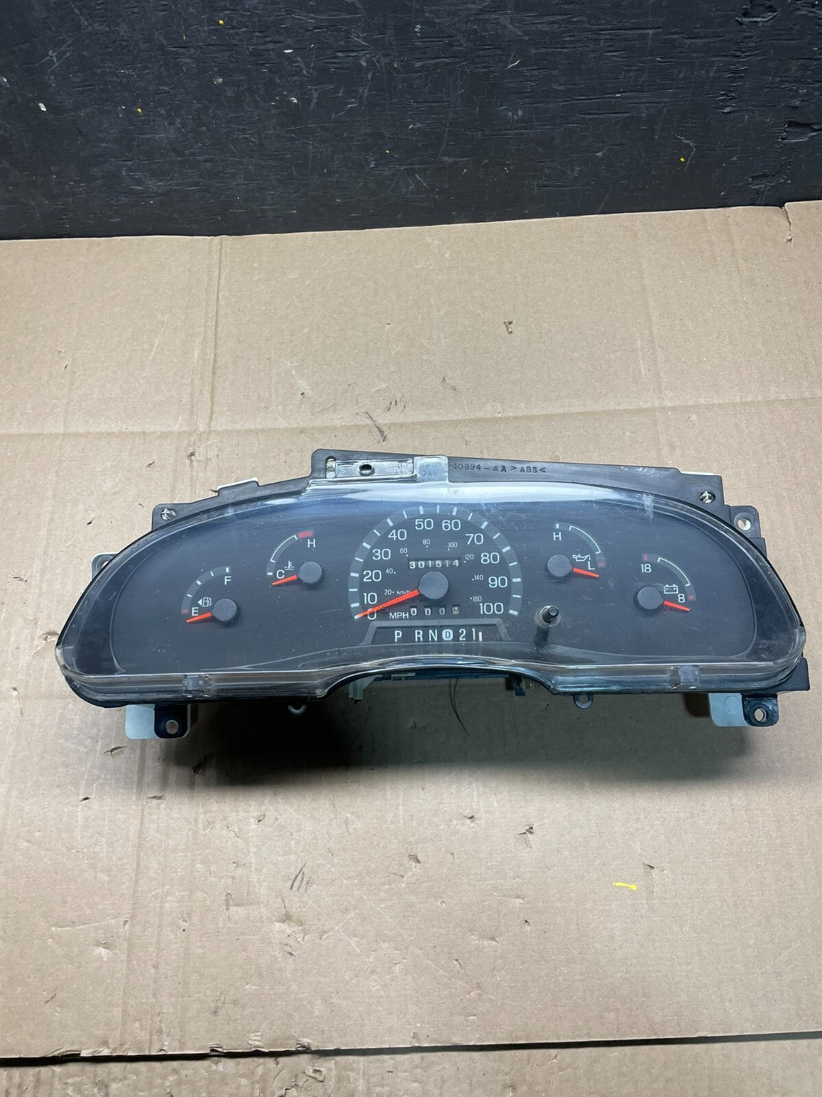 2001 to 2002 Ford Econoline E250 E350 Van Speedometer Instrument Cluster I50970