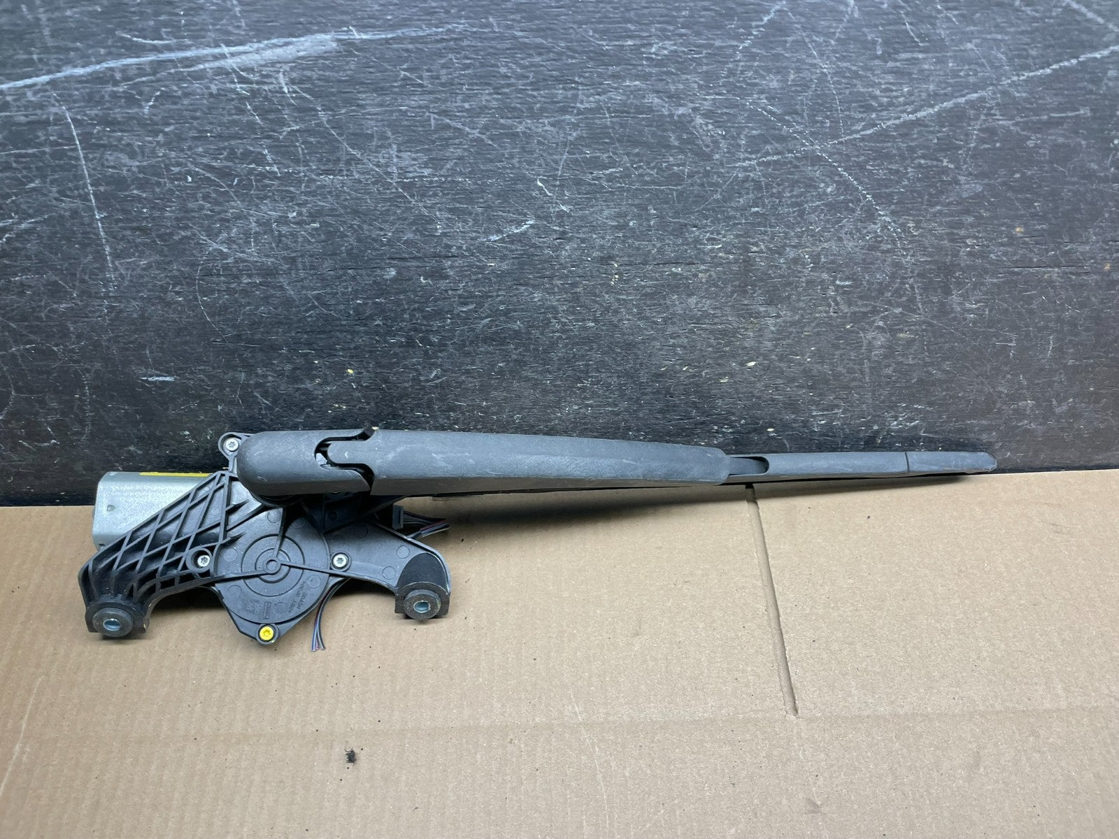 2011 to 2014 Ford Edge Licnoln MKX Rear Windshield Wiper Motor OEM v9046 DG0