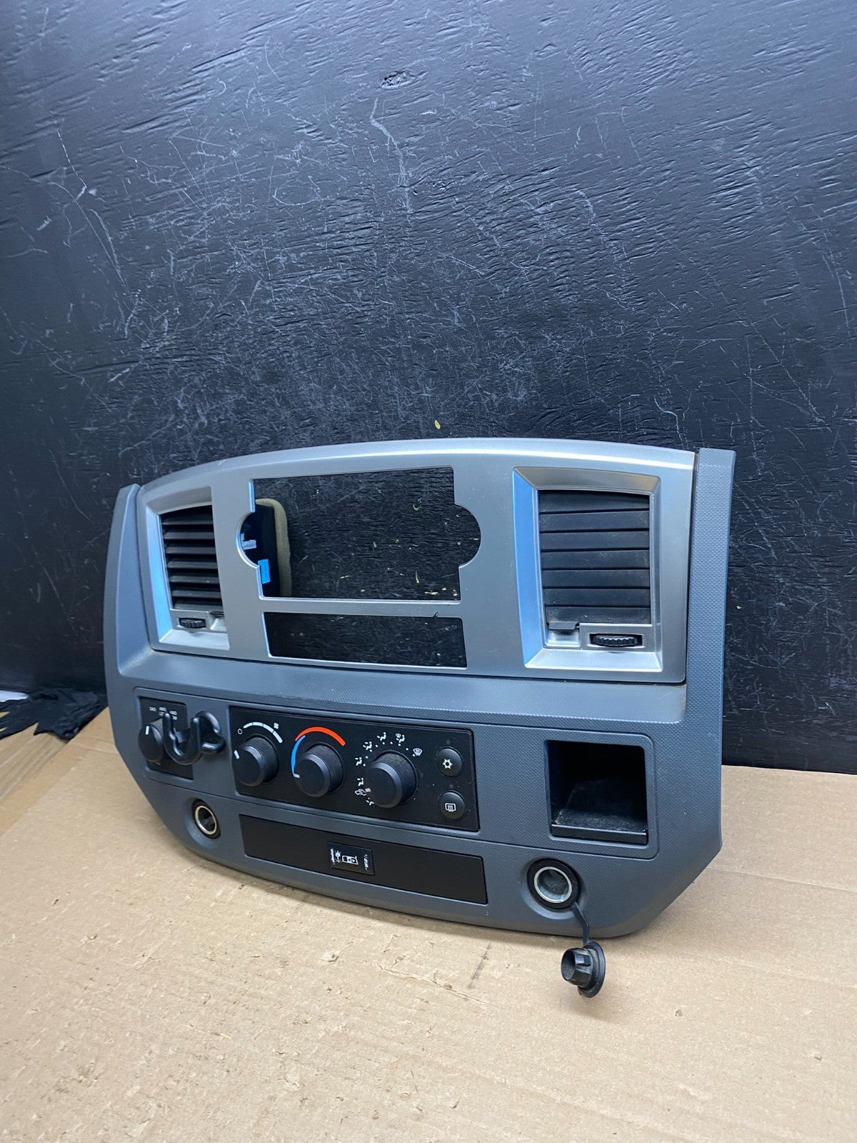 2006 to 2008 Dodge Ram Radio Climate Control A/C Heat Dash Bezel Trim ag6451 DG1