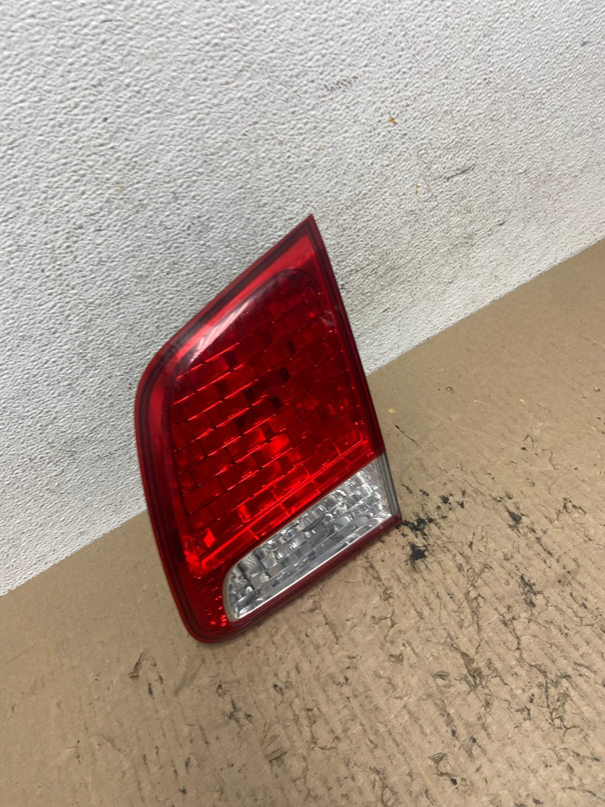 2011 2012 2013 Kia Sorento Right Passenger Inner Tail Light AF7135 LK2
