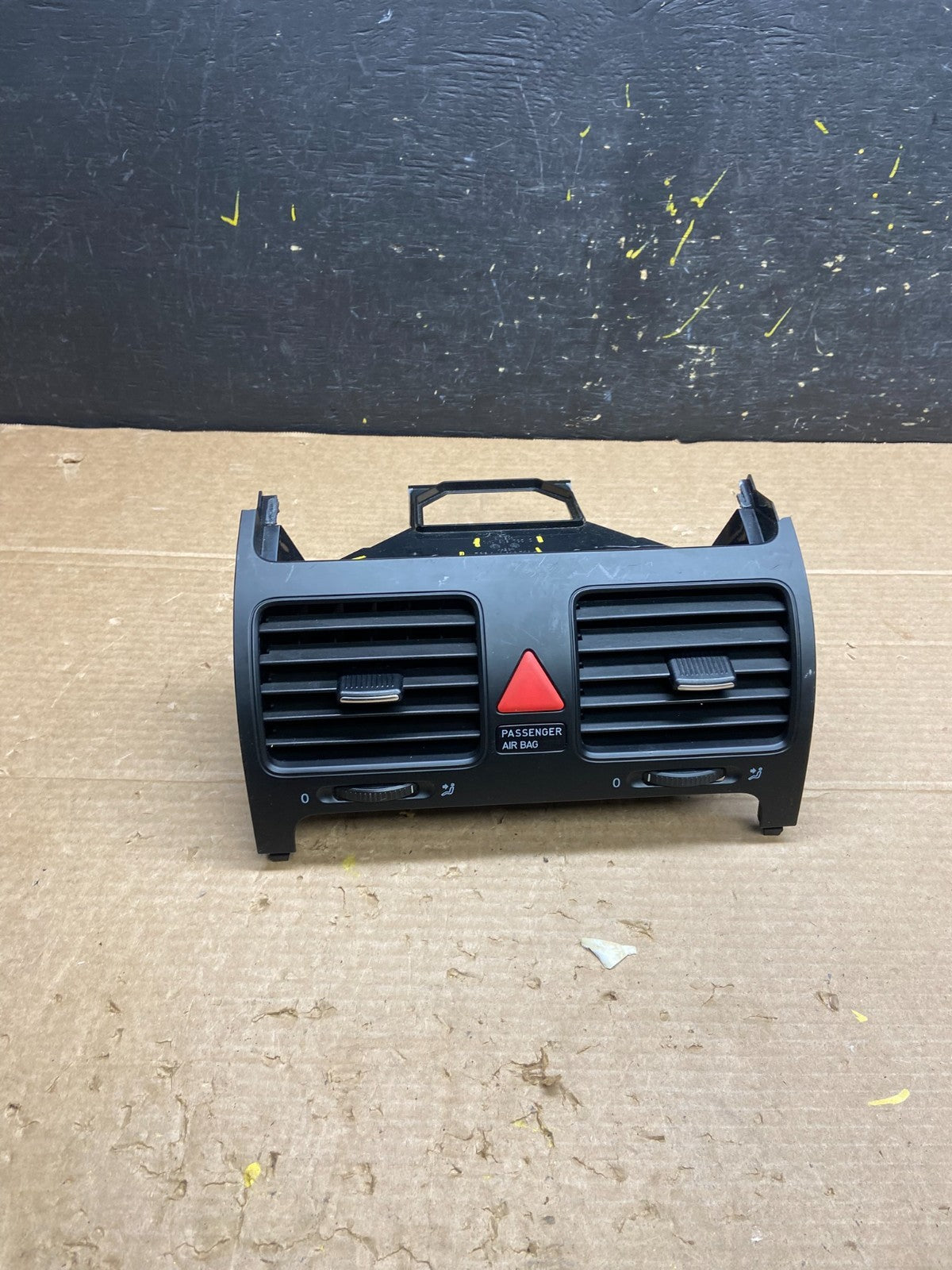 2005 - 2010 Volkswagen Jetta Rabbit Center Cosnole Dash Air Vent W1653 DG0