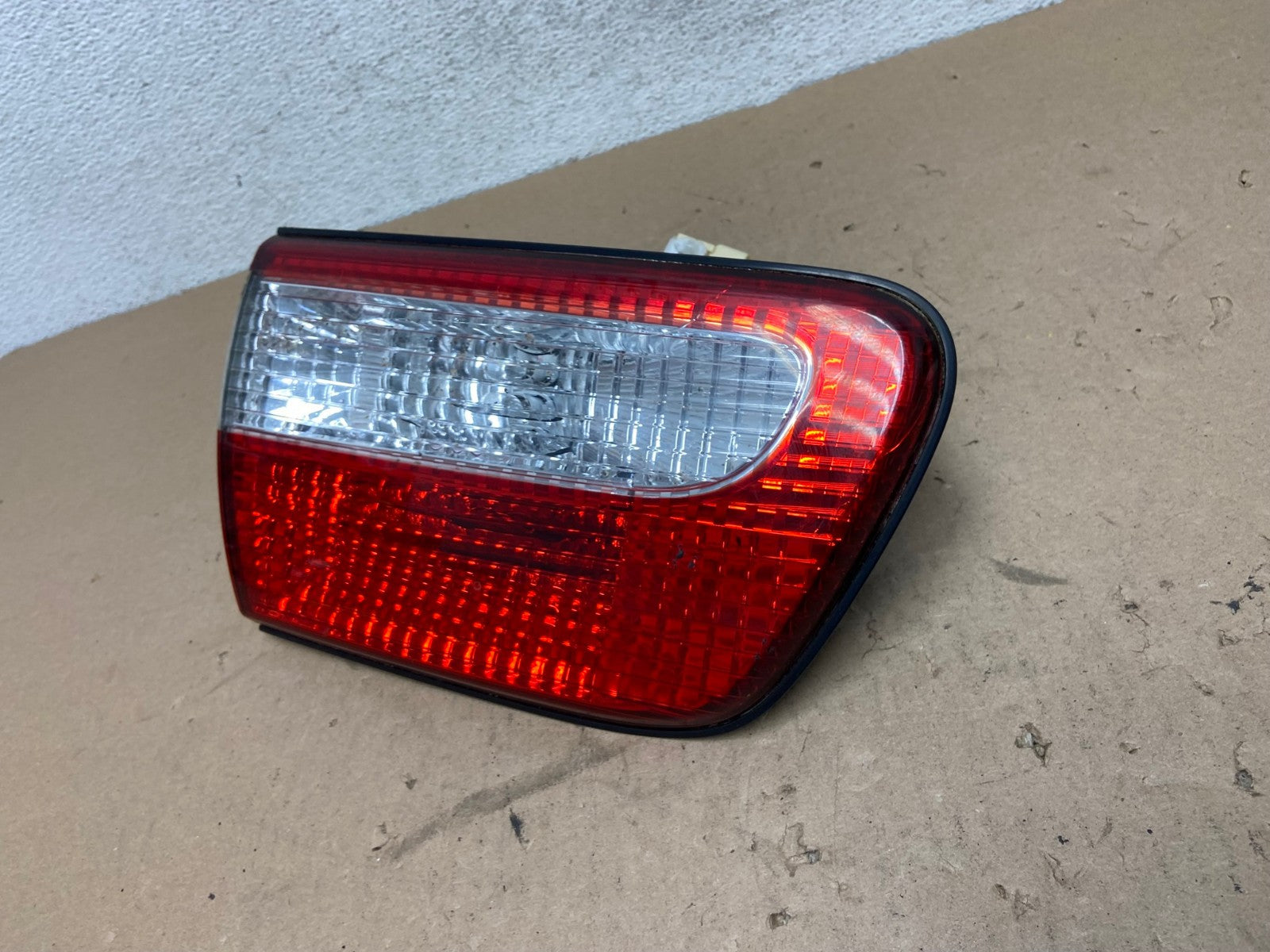 2001 - 2003 Toyota Sienna Right Passenger Rh Side Inner Tail Light AG4229 LK1