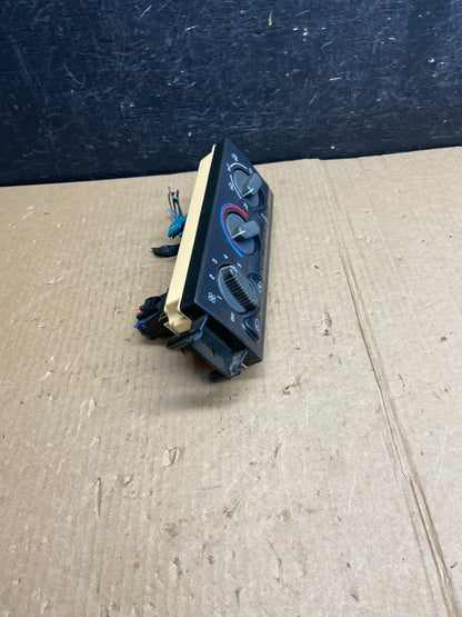 1999 to 2002 Chevrolet Silverado HVAC Heater Climate Control Module ae3824 DG1