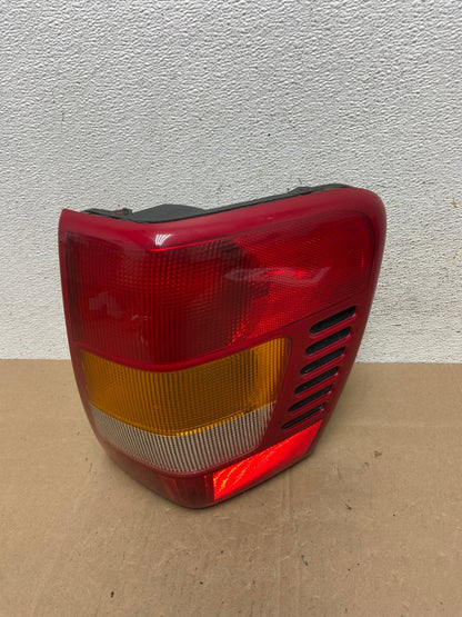 1999-2004 Jeep Grand Cherokee WJ Right Passenger Side Rh Tail Light AE4986 LK2