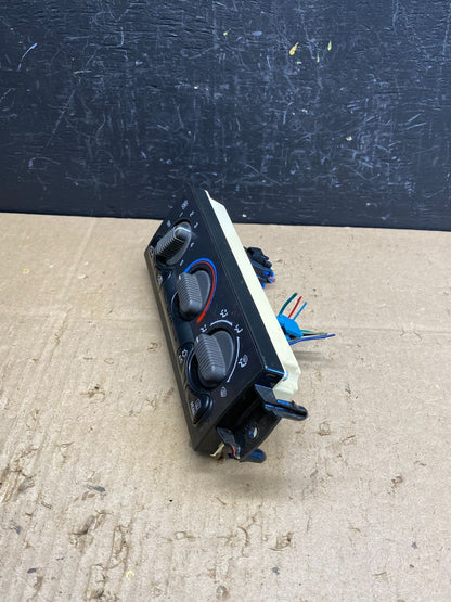 1999 to 2002 Chevrolet Silverado HVAC Heater Climate Control Module AC4604 DG2