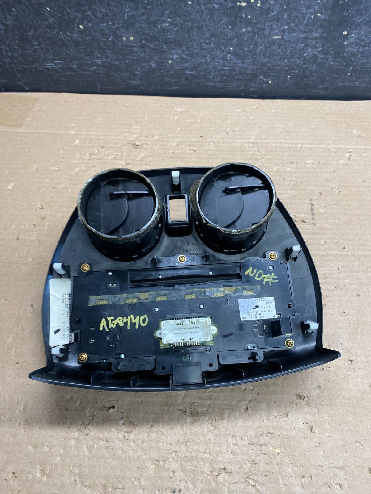 2006-2009 Mitsubishi Eclipse AMFM Radio CD Player Display Stereo Panel AG8440 DG5