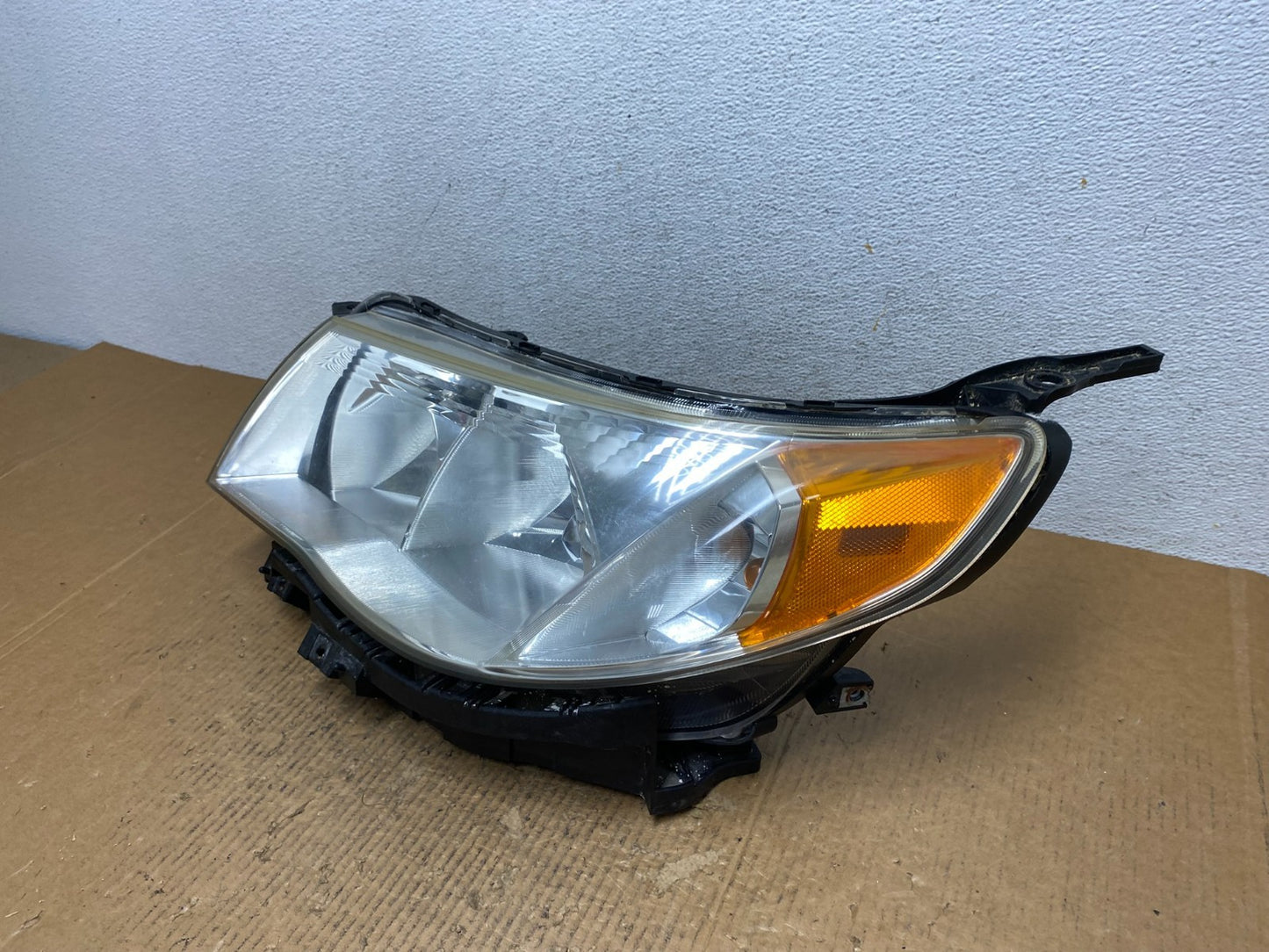 2009-2013 Subaru Forester Left Driver LH Halogen Headlight AE1621 DW1