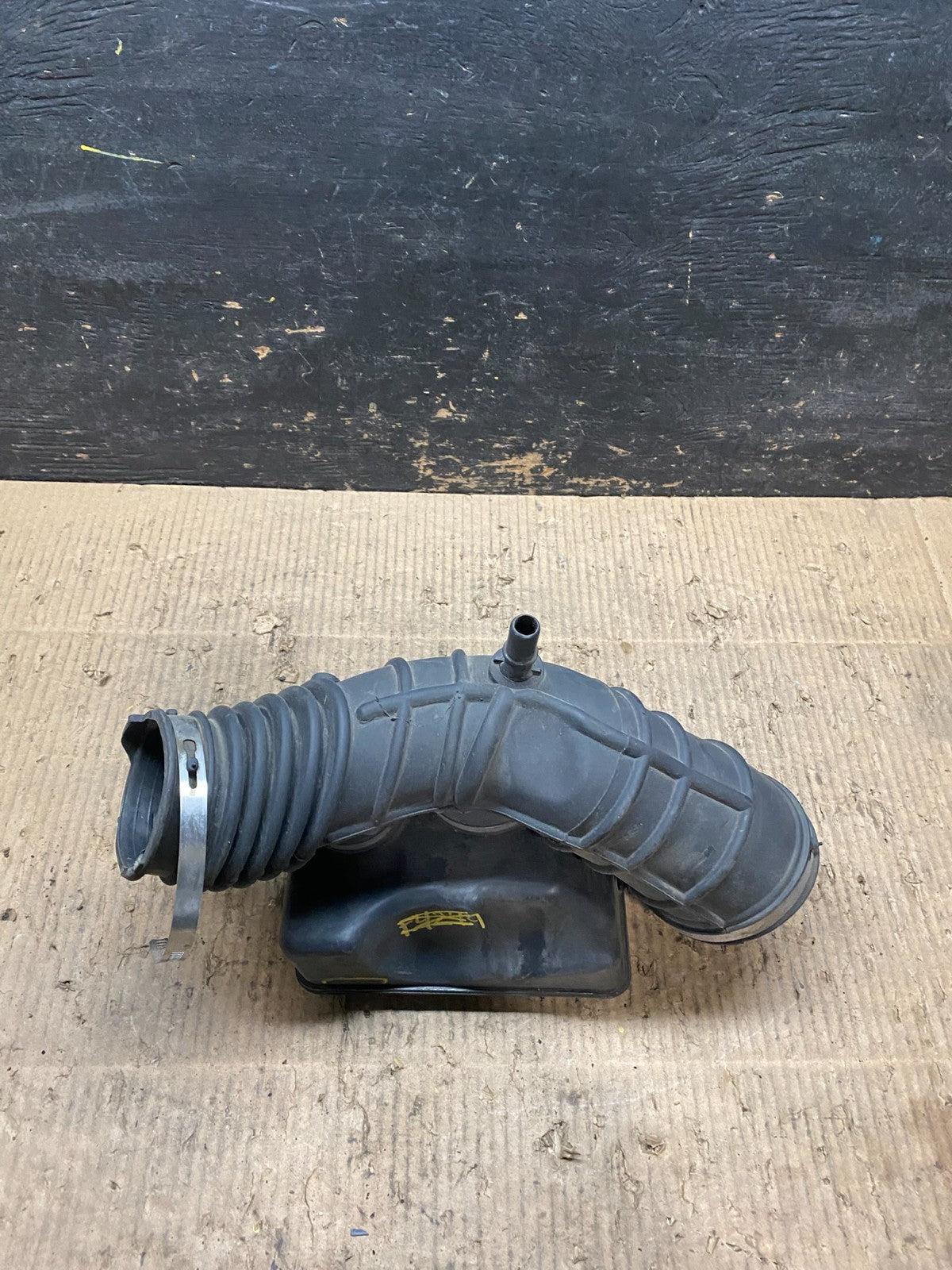 2009-2012 Ford Flex Taurus Lincoln Mks Air Hose  Duct Tube OEM t9796 DG4