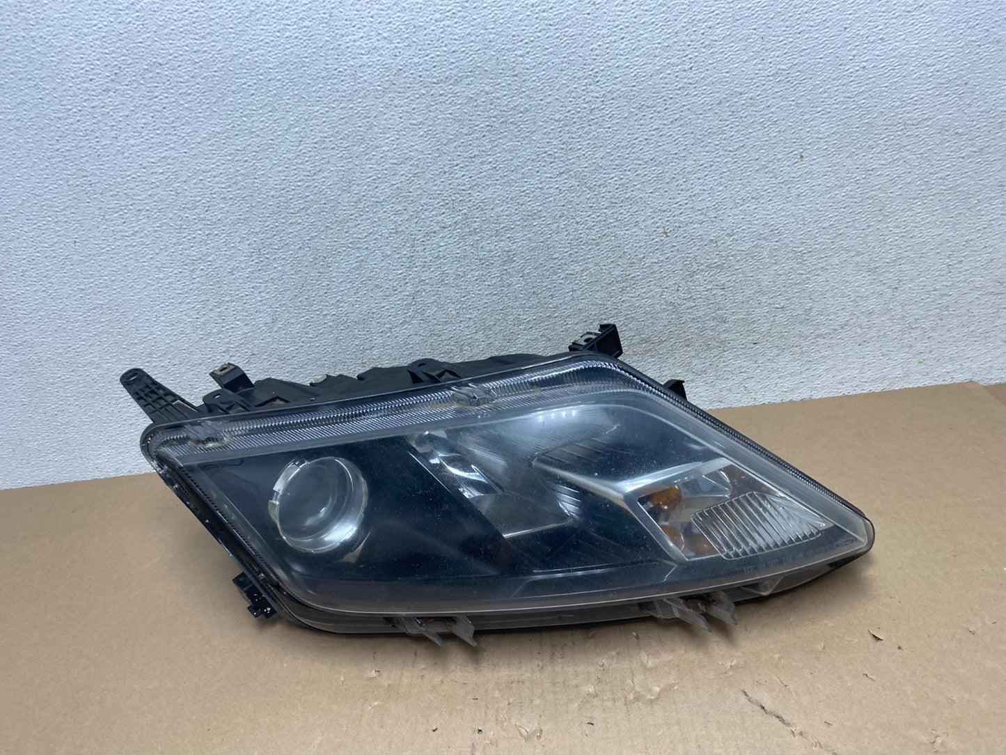 2010 2011 2012 Ford Fusion Right Passenger RH Headlight Halogen AG5772 DW0