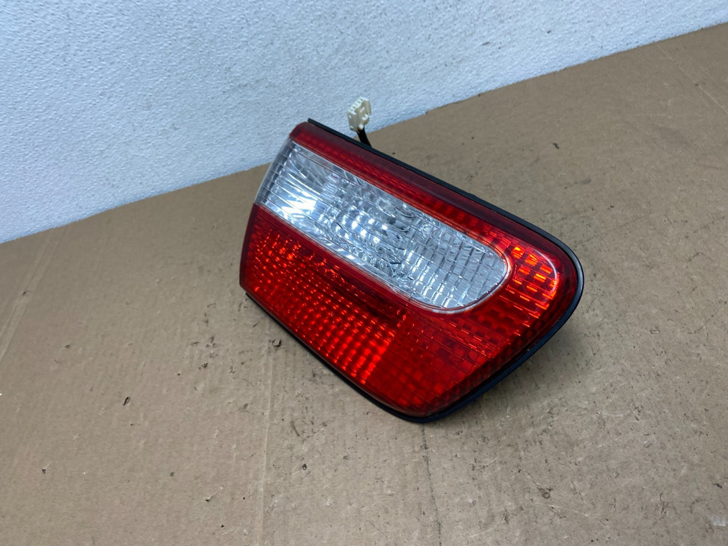 2001 - 2003 Toyota Sienna Right Passenger Rh Side Inner Tail Light AC5912 DW1