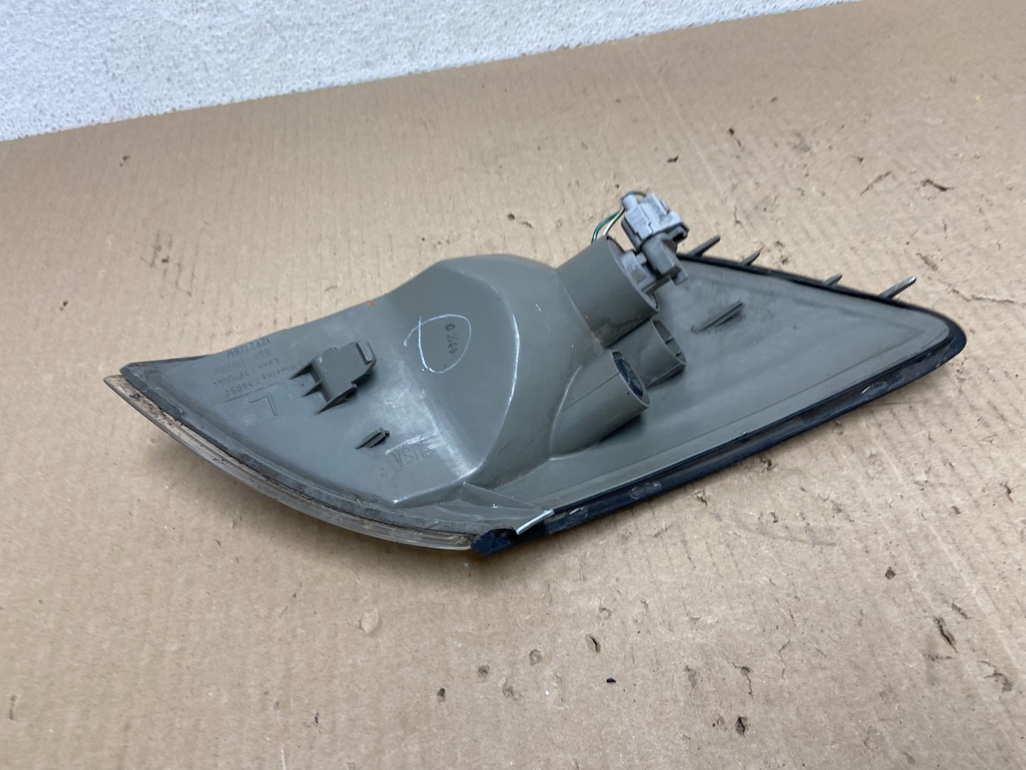 2000 to 2001 Lexus ES300 Left Driver LH Side Turn Signal AE9677 DW5