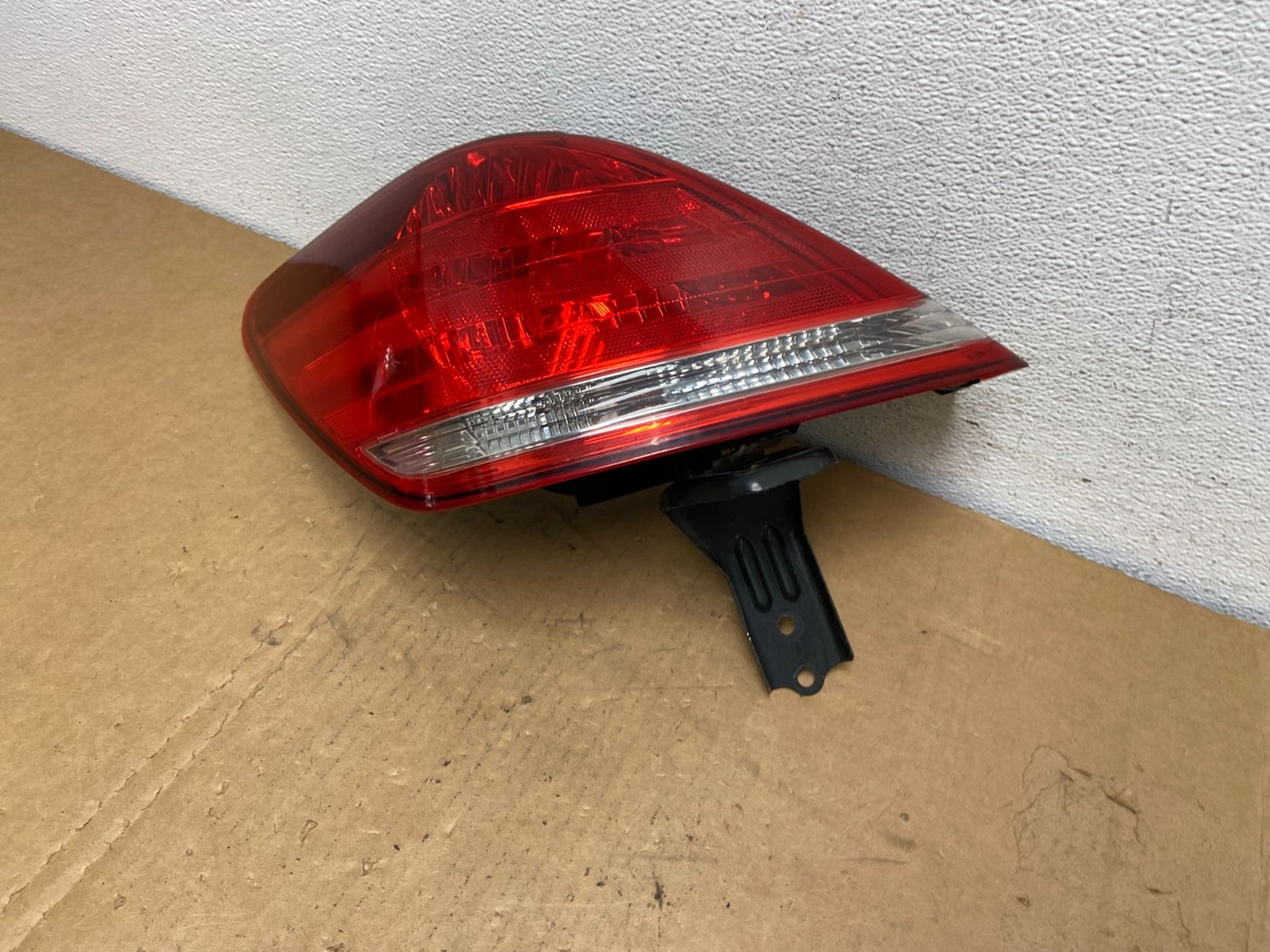 2005-2010 Toyota Avalon Left Driver Lh Side Tail Light AC8524 DW1