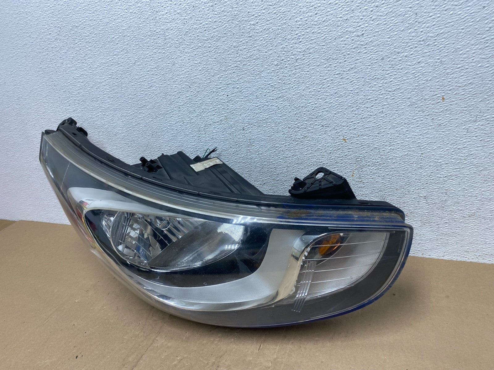 2013 to 2017 Hyundai Accent Right Passenger RH Side Headlight AE6749 DW1