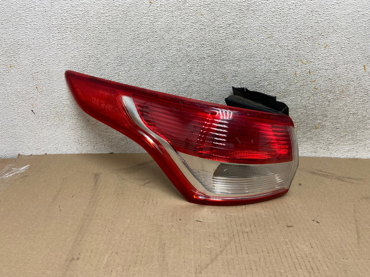 2013 to 2016 Ford Escape Left Driver LH Side Tail Light AH6686 LK0