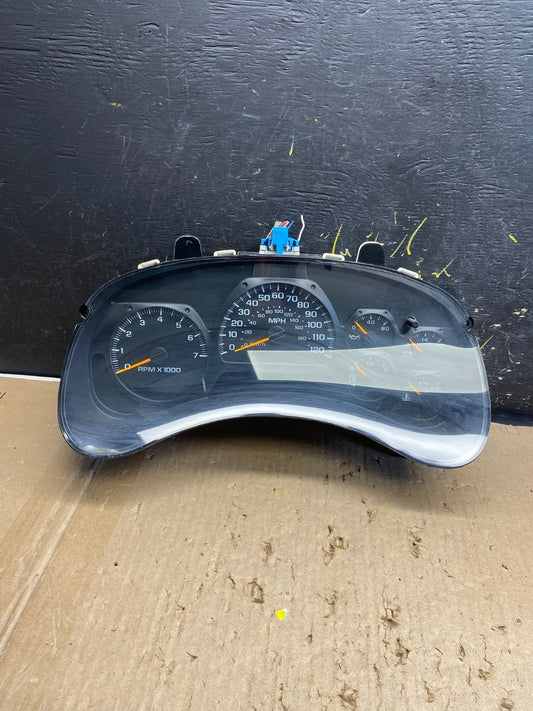 2002 to 2005 Chevrolet Trailblazer Speedometer Cluster Gauge OEM  AB5551 DG0